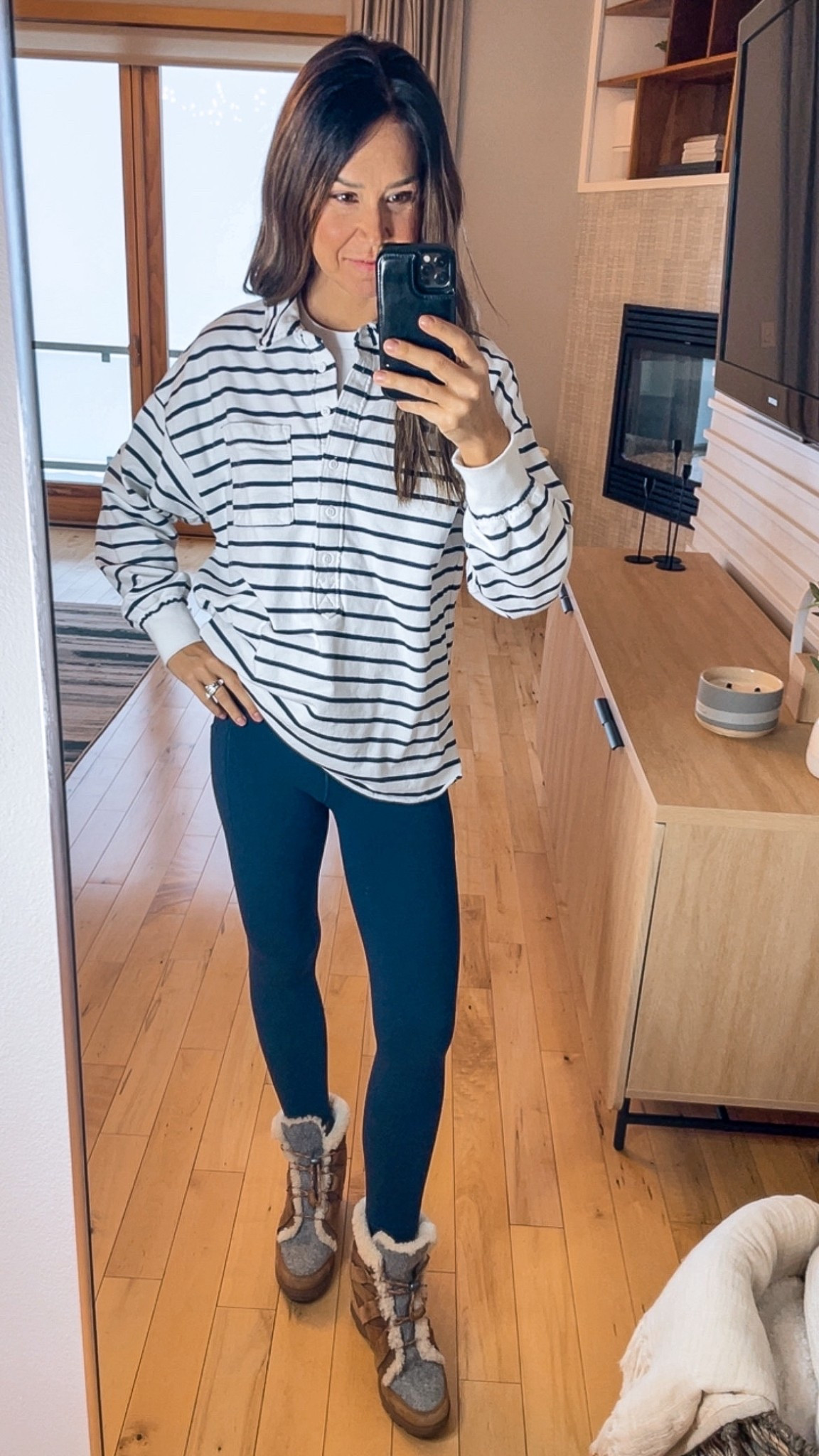 The everyday "let’s take on life” uniform. Pieces that can tackle whatever comes your way. From school drop offs, to workout, to swapping out a piece to dress it up. 

T-shirt- small
Sweatshirt- xsmall
Leggings- regular length xs