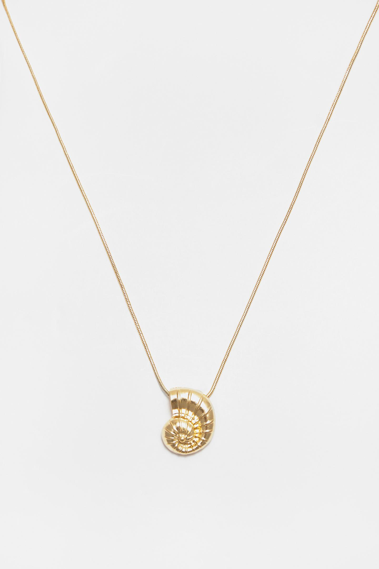 Golden shell necklace | PULL and BEAR UK