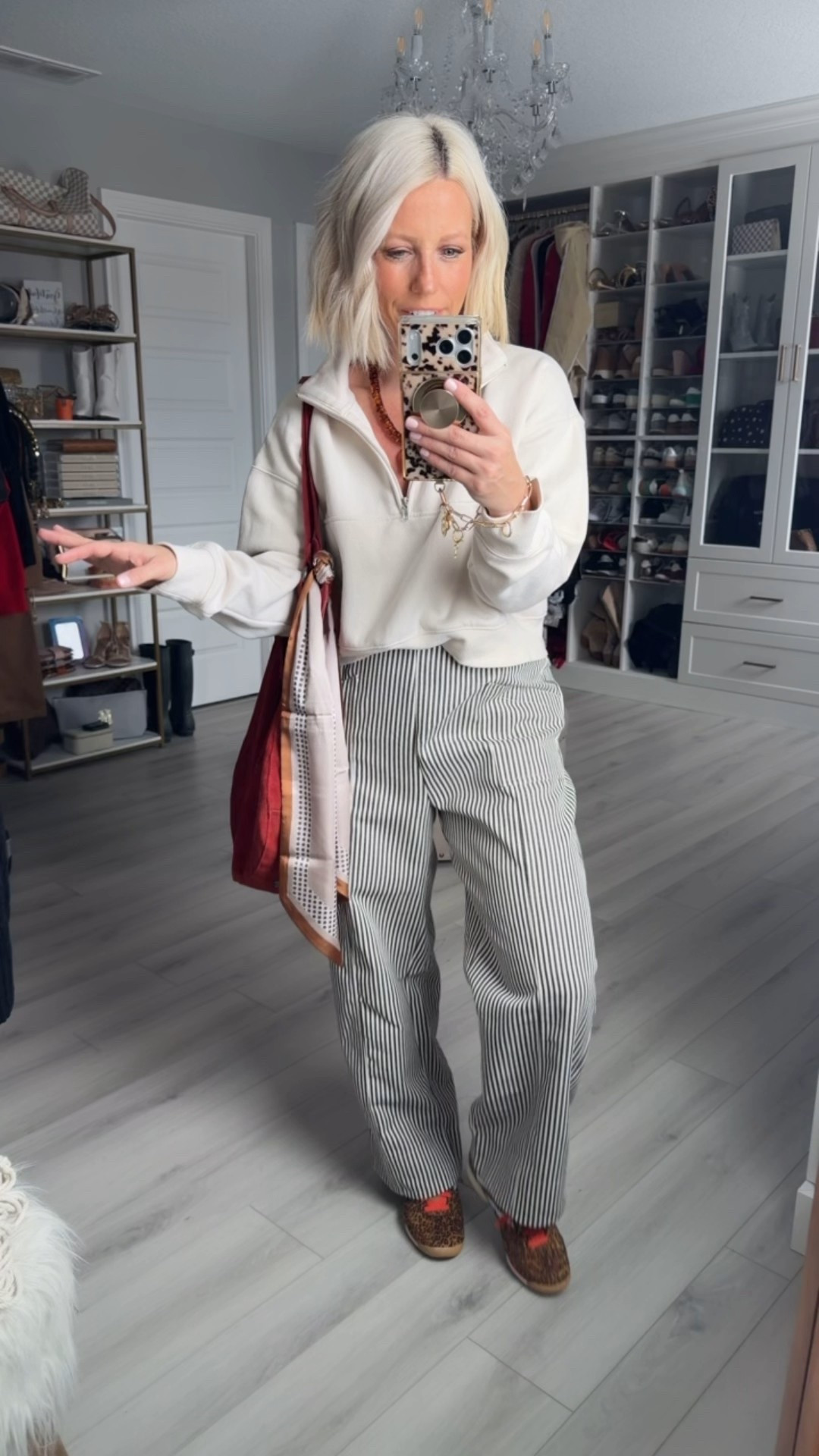 A comfy outfit that isn’t boring!!!! This top is pretty basic but it’s one I reach for over and over again!!!
⬇️⬇️⬇️
Top medium 
Pants small
Shoes TTS

#LTKFindsUnder50 #LTKmomlife #LTKSaleAlert