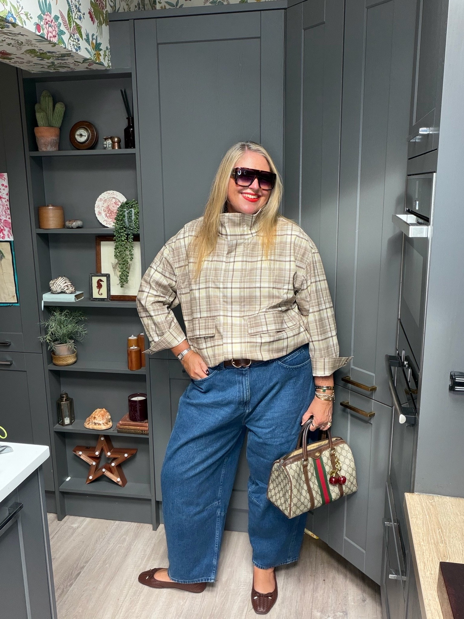 Check jacket, barrel jeans,Gucci tote, sunglasses, brown ballerinas

#LTKautumn #LTKplussize #LTKjeans