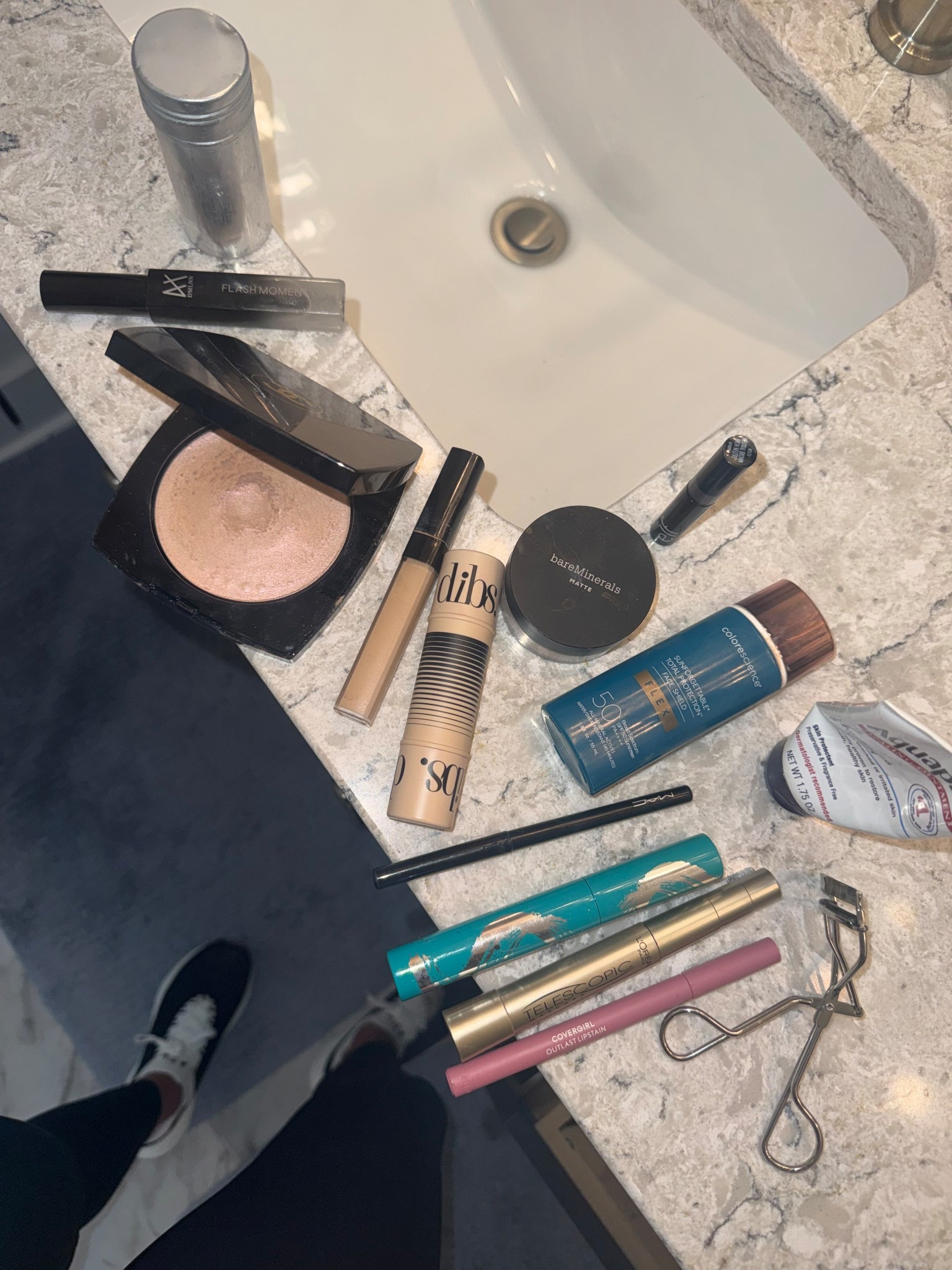 Get ready with me, face / hair faves!

Base: color science tinted spf 
Chanel concealer for under eyes + acne spots to brighten 
Bare minerals powder + dibs contour & blush duo
Chanel highlighter for cheeks + eye lids
MAC top eye liner
Curl lashes the thrive mascara to lengthen + top with L’Oréal 
Eye brow pencil is elf but also love the MAC one 

Hair wax stick a must for fly away + gel stick

Cover girl lip liner and handy dandy aquaphor to hydrate!!

#LTKselfcare #LTKBeauty #LTKgrwm