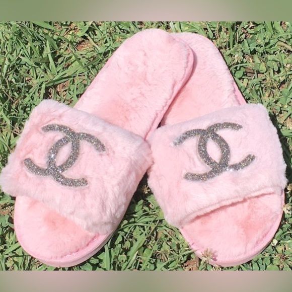 ✨NEW✨ Fashion CC Women’s Pink Faux Fur Slippers 10 | Poshmark