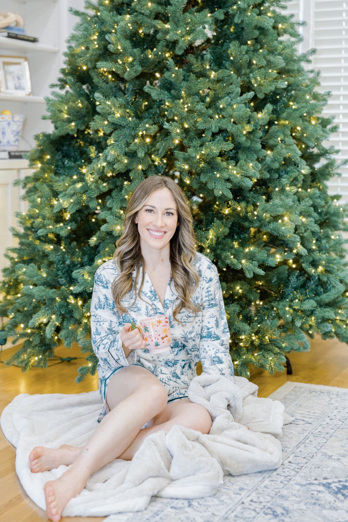 Obsessed with this pretty pajama set! Love the pretty print. Size XS in bottoms and small in top. Giving away a set too on Instagram!

#LTKHoliday #LTKGiftGuide #LTKSeasonal