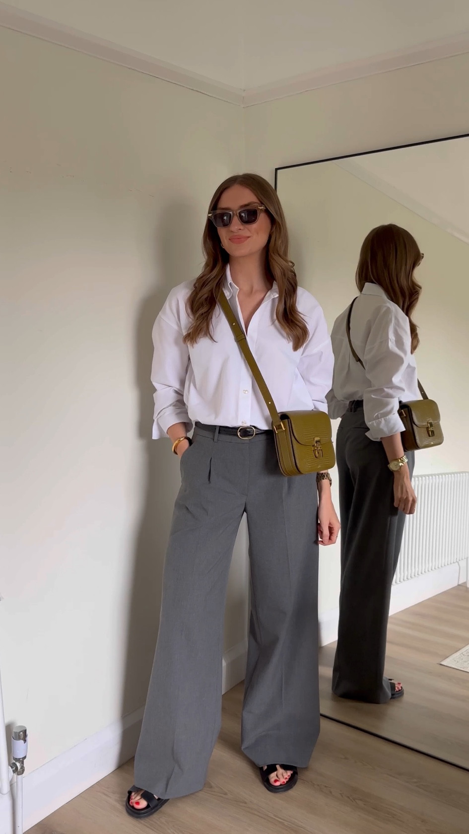 Styling grey trousers

Zara white shirt, I wear the small. I can't link on here so I've linked similar but the code is: Colour: White | 8372/060
26 Long in the Abercrombie grey Mid Rise Tailored Wide Leg Pant
I'm 5ft 6
Hermes cypre black sandals, dupes linked 
APC Grace bag in olive lizard, small size. Exact linked via eBay and similar styles linked
Bottega sunglasses





Grey trouser outfit, white shirt outfit, wardrobe staples, wide leg trousers
smart casual outfit


#LTKuk #LTKeurope #AugustBrandSpotlight
