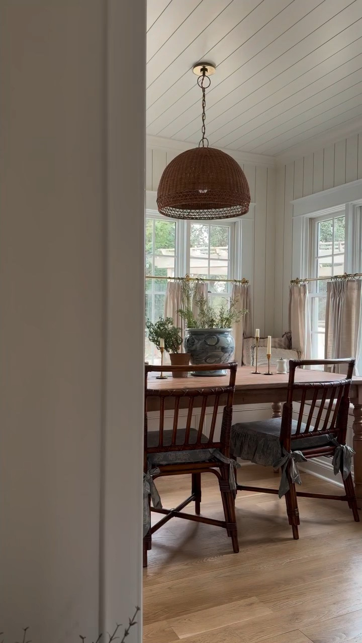 A moment around every corner makes a home ✨ See something you like? Comment SHOP for links to the entire space 🤍

#cottagekitchen #nancymeyersaesthetic #traditionalhome #coastalcottage #kitchennook