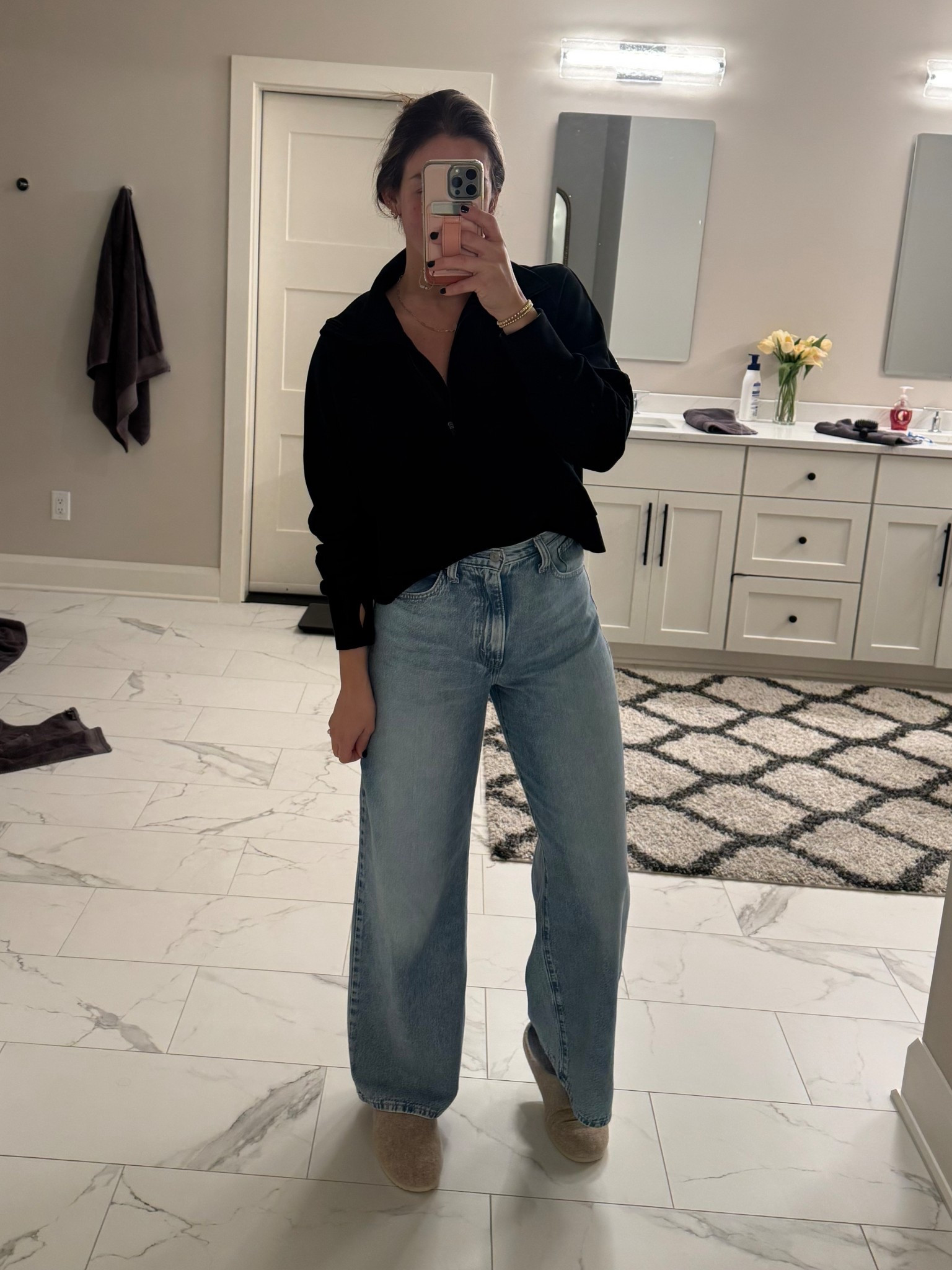 Cinch waist baggy Levi  jeans

#LTKFindsUnder100 #LTKSaleAlert #LTKStyleTip