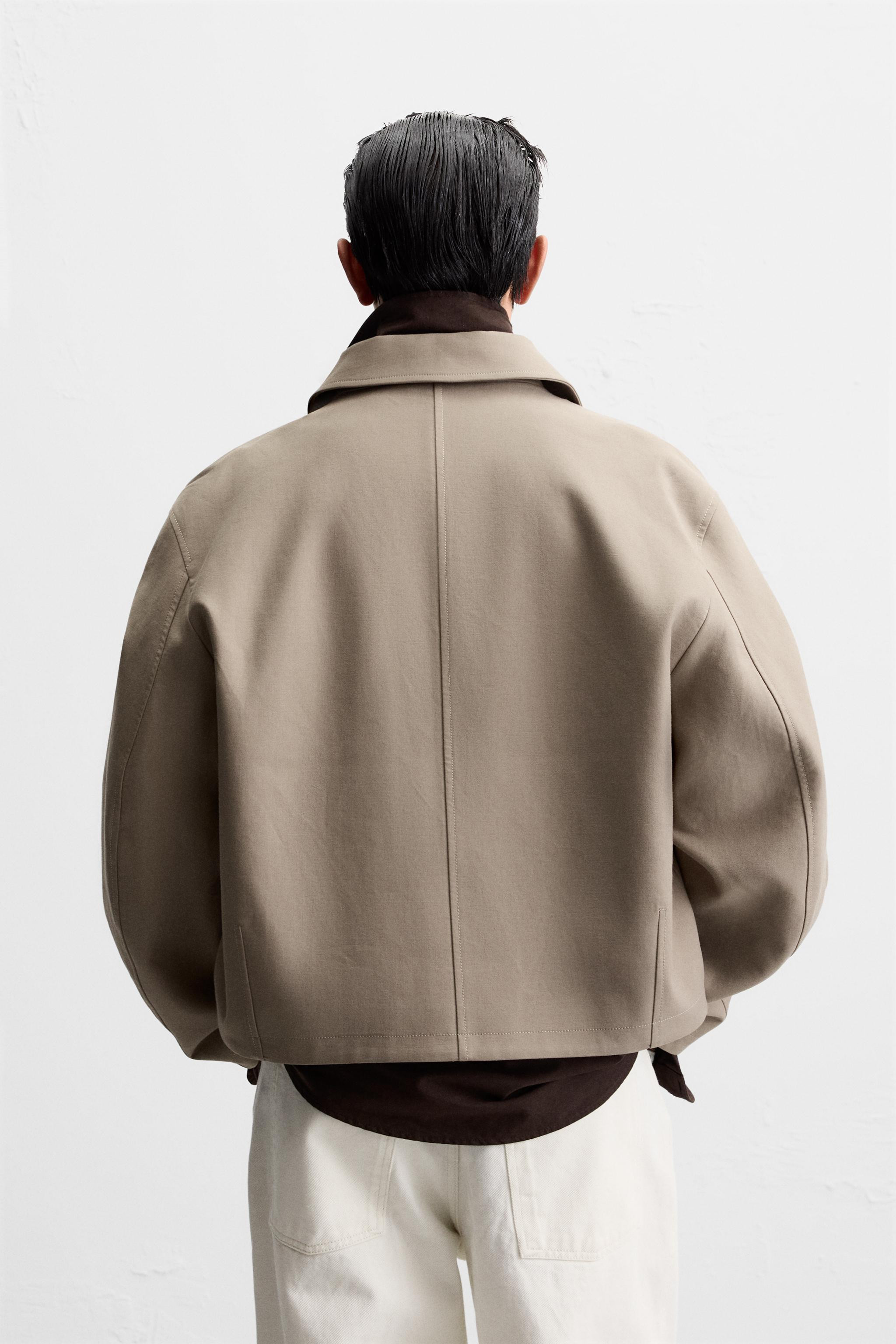 Relaxed fit jacket made of a cotton blend fabric. Featuring a lapel collar, long sleeves, welt po... | Zara UK