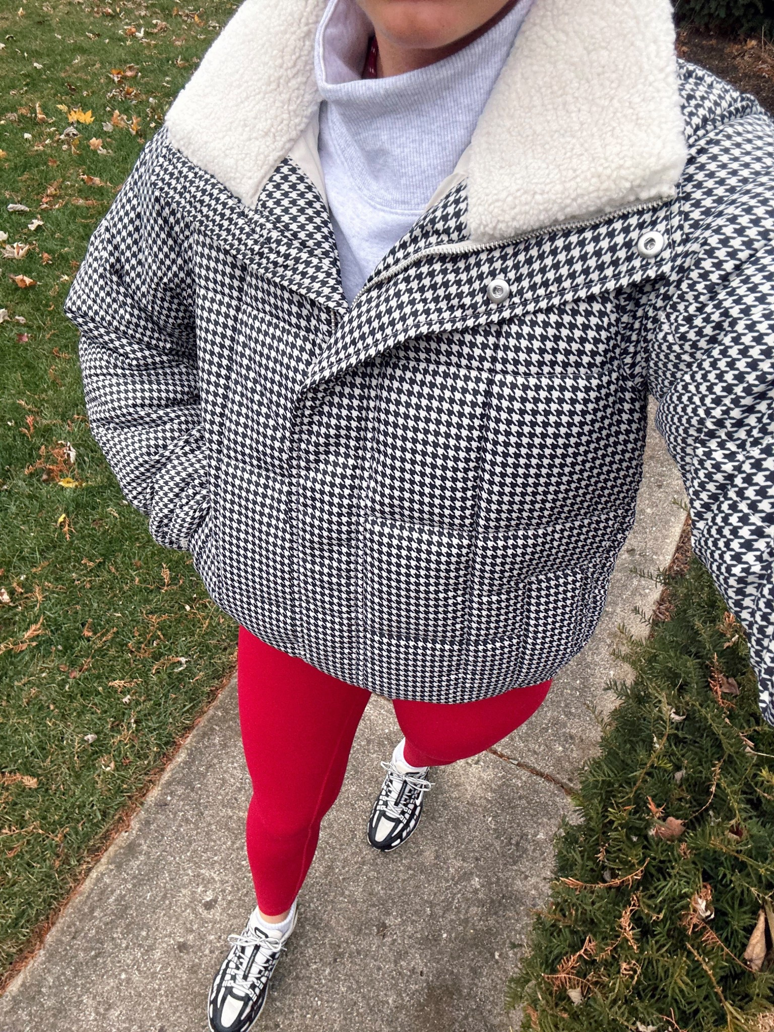 Medium in the puffer, small in the mockneck, small in the leggings 🍎☕️🍎☕️

#LTKActive #LTKCyberWeek #LTKHoliday