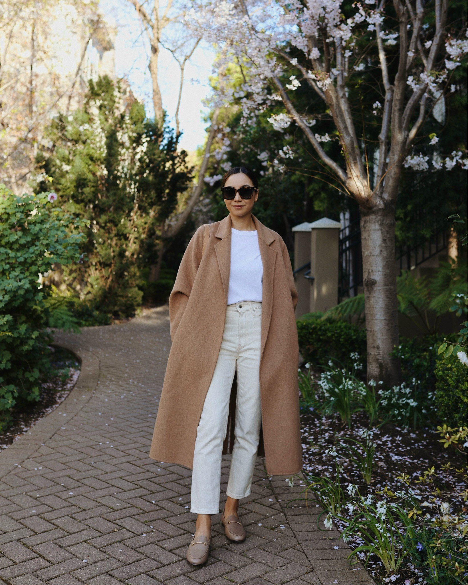 Summer to fall outfit / classic white and camel outfit 

Everlane jeans are on sale for 30% off 
Everlane tee is 3 for $60

Fall travel / business casual / minimalist 

#LTKsalealert #LTKtravel #LTKworkwear