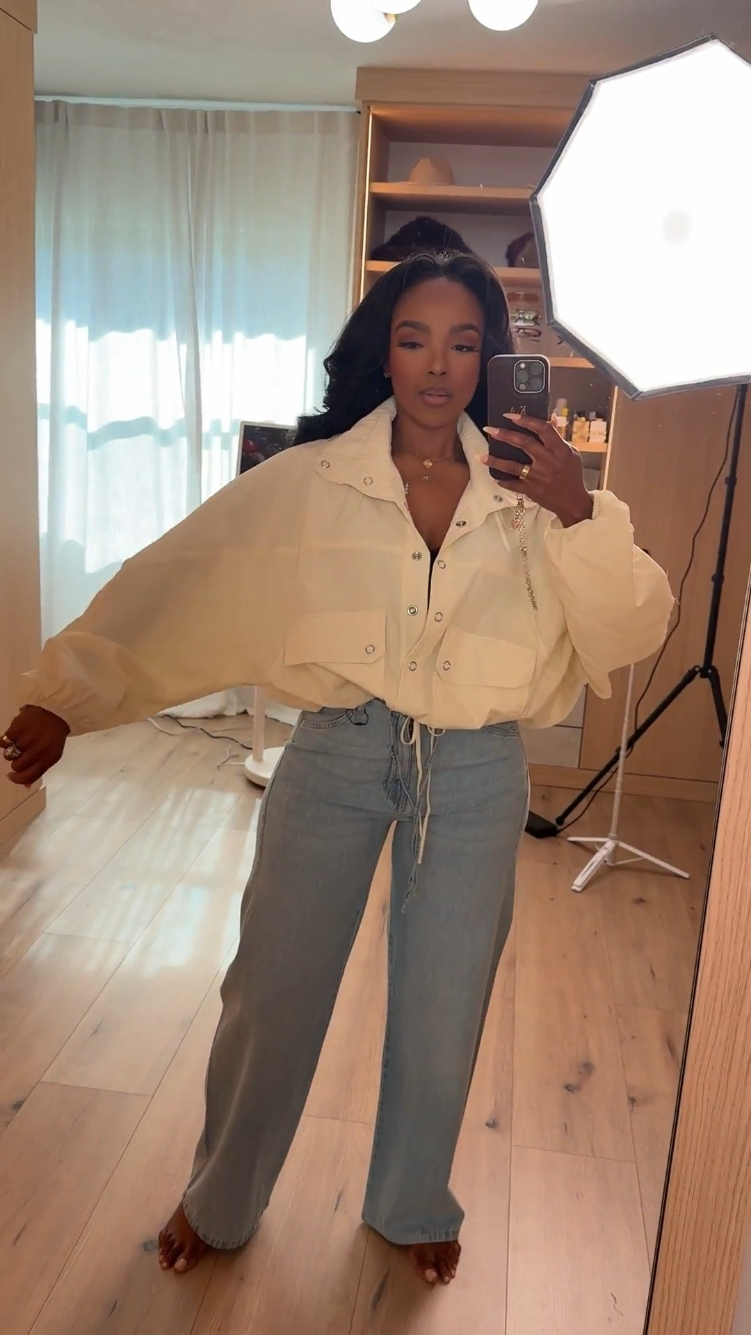 Scroll to shop this effortless neutral outfit 🤍

Lightweight utility-style jacket paired with relaxed denim gives that easy, elevated everyday look—perfect for running errands, travel days, or a casual brunch vibe.

📏 Measurements: 5’4”, 140 lbs, 34D bust, 27” waist, 40” hips

Follow me on Instagram and YouTube @kirasfashionfinds @Zara