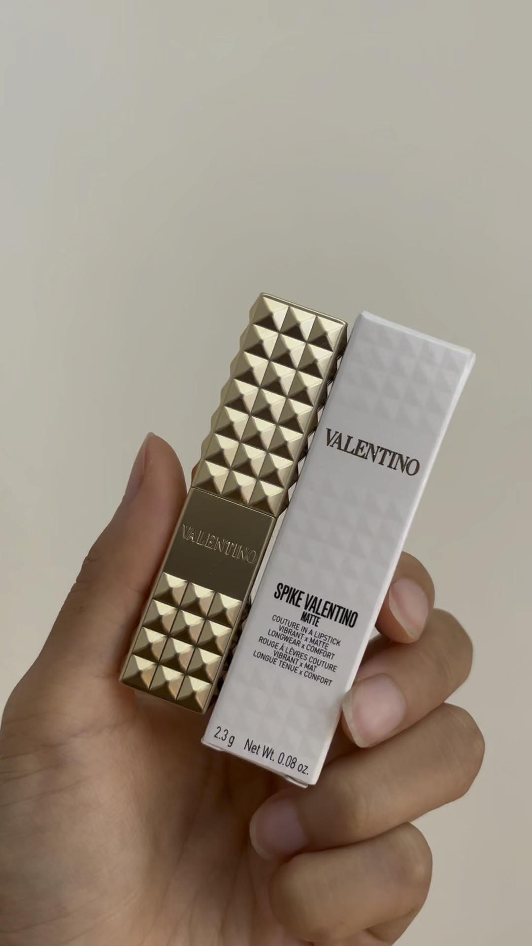 #GiftedByValentinoBeauty the Spike Valentino Buttery Matte Lip Color from @valentino.beauty in the shade 134R Couture In The Streets is my new go-to nude lipstick 😍

The rosy beige shade is just so elegant! The buttery matte formula glides on smoothly and keeps my lips hydrated all day. And the luxe packaging with the spike detail is such a chic touch ✨

#IHCxSpikeUltraMatte

#LTKBeauty #LTKFindsUnder50