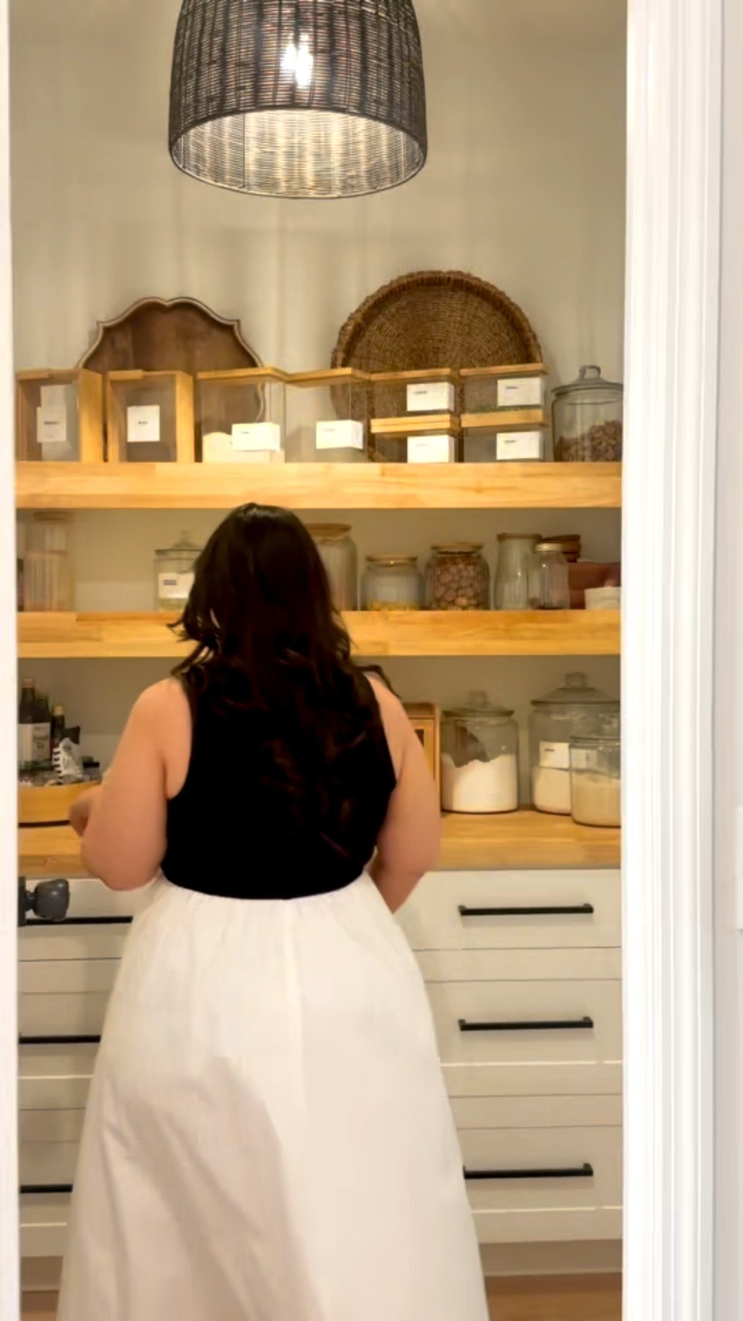 Glass food storage containers that keep my pantry looking tidy and organized 🫶🥰




Pantry 
Storage solutions 
Food storage 
Home 
Pantry refresh
Kitchen refresh
Glass canisters
Spring cleaning

#LTKHome #LTKmomlife #LTKstorytime