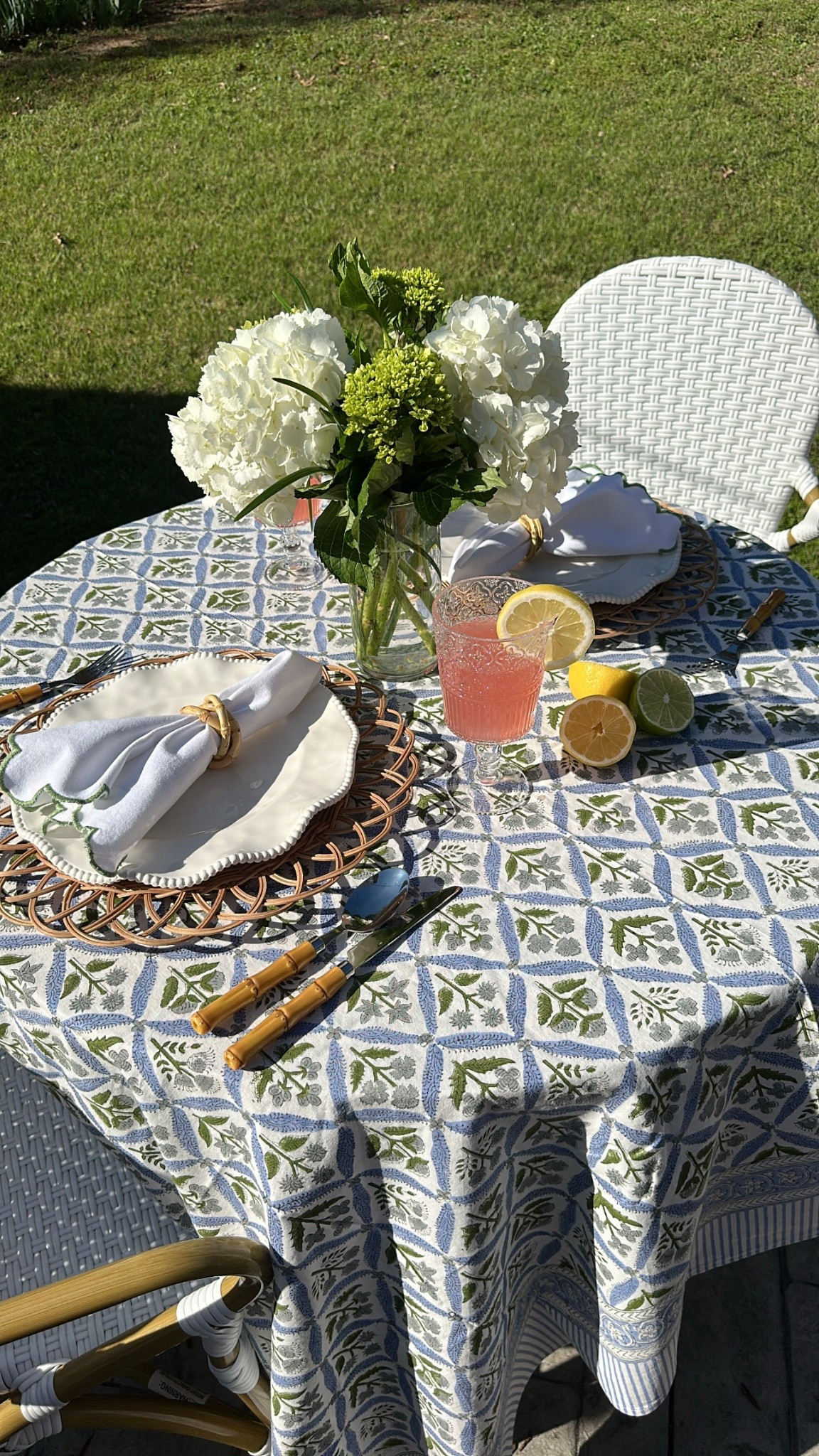#ad outdoor entertaining tablescape! @Wayfair is my go to destination for outdoor entertaining! #wishyouwerehere #outdoor #wayfair #wayfairpartner