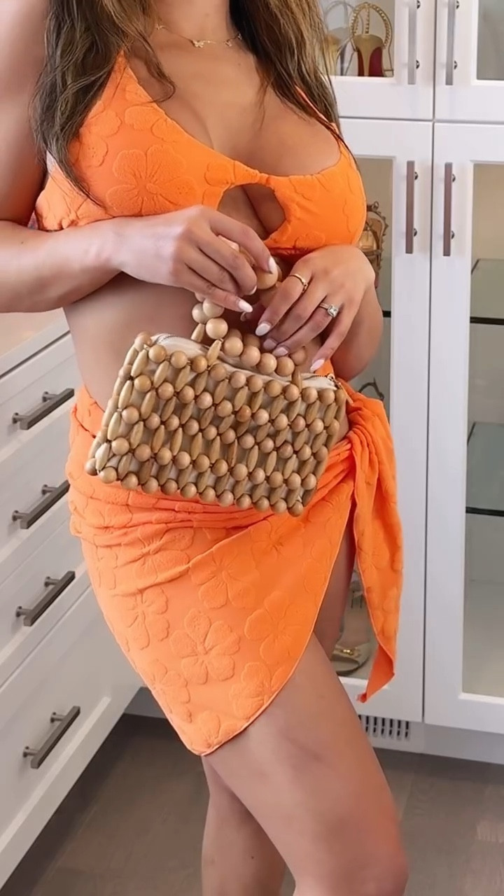 Ladies! @berlookofficial is celebrating Women’s Day with 25% off orders $100 or more 🔥

Use code WD100 before it expires on March 10th!

On orders under $100 use my special promo code “Aiysha” for 20% off 🧡

Comment SHOP for the direct link to your DMs 💌

#berlook #berladies #vacationoutfitinspo #bathingsuits #vacationlooks