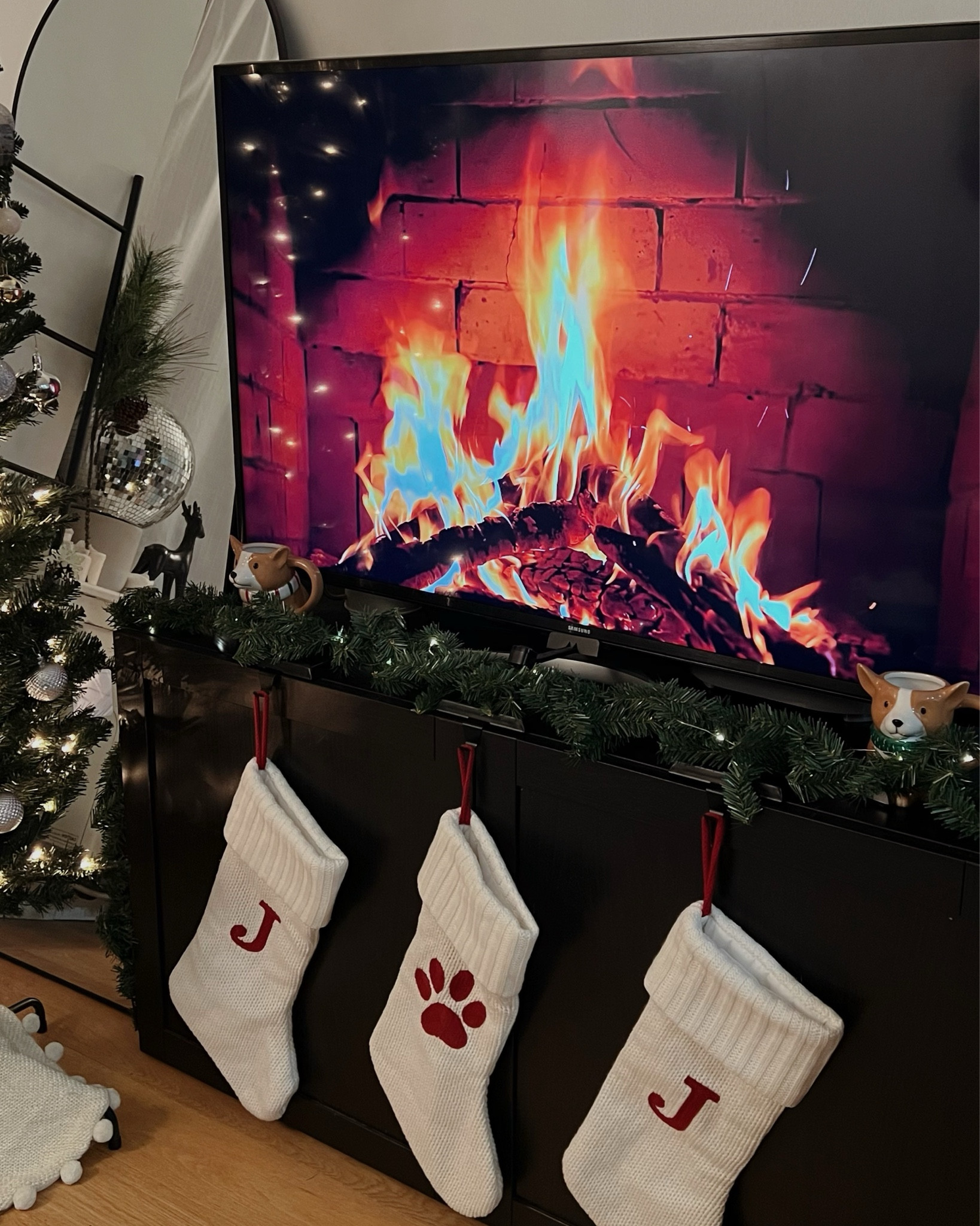 Christmas decor


#LTKHome #LTKSeasonal
