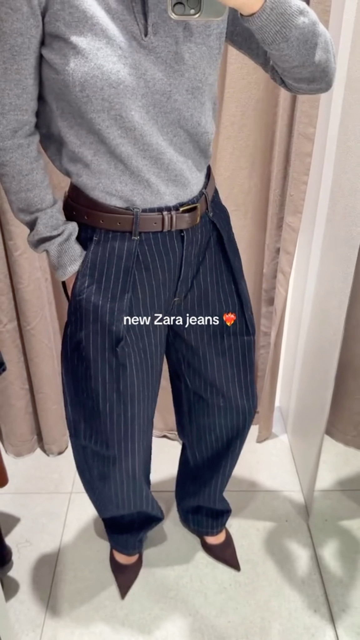 Pin stripe balloon jeans 

#LTKgrwm #LTKU #LTKStyleTip