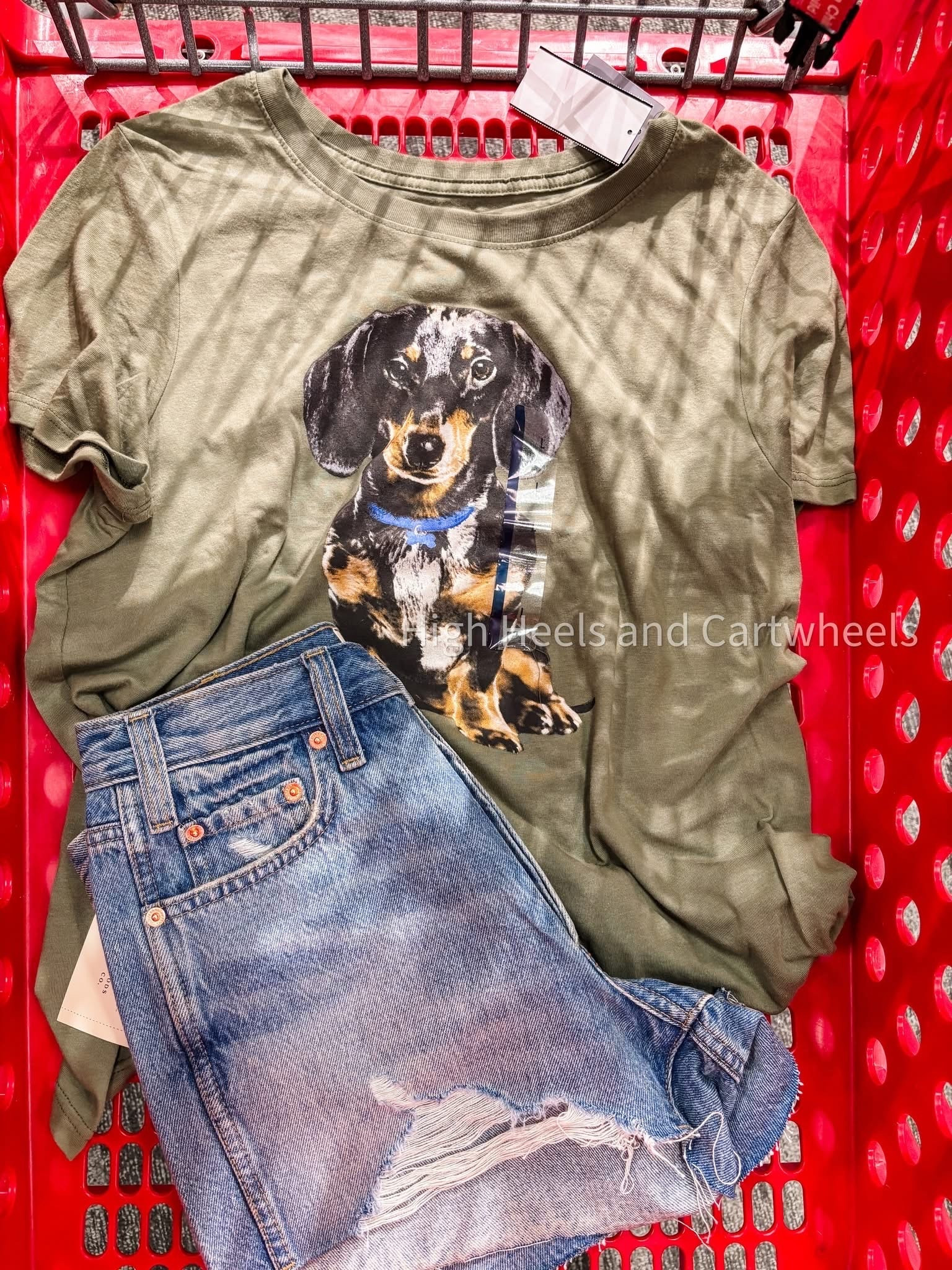 How CUTE is this graphic tee?!