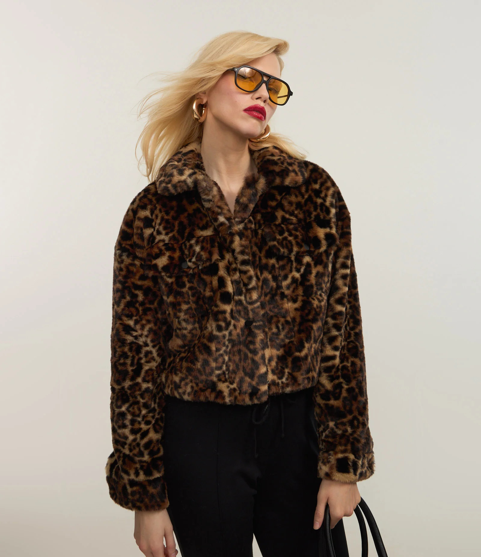 Jaqueta Cropped Pesada com Pelinhos e Estampa Animal Print Onça Marrom - Lojas Renner | Renner (BR)