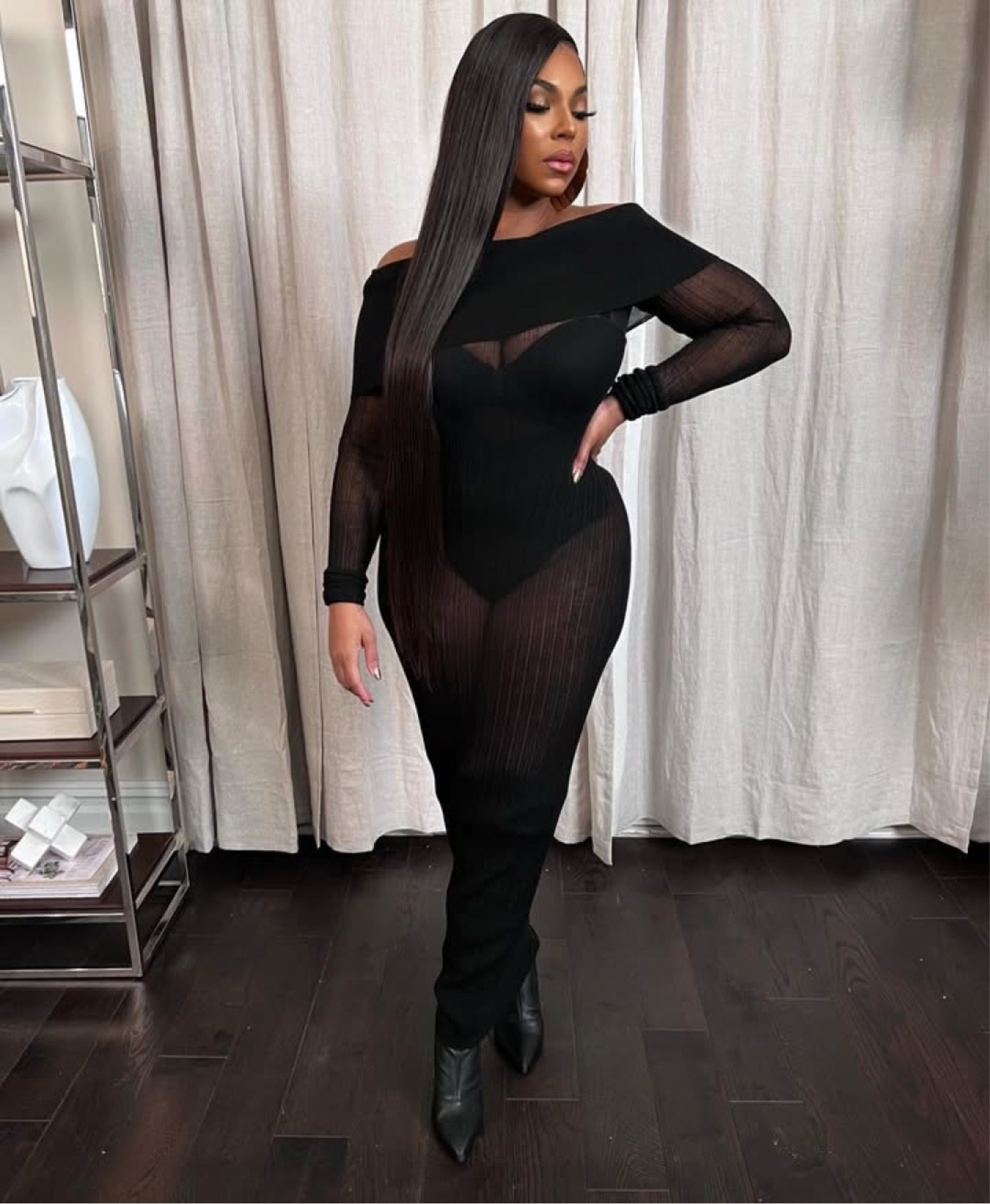 @ashanti bet on black in a $258 @helsastudio Justin Maxi Dress from @revolve , @balmain earrings & @iamjenniferle boots , @styledbytimb . Hot! Or Hmm..?
Find a link to purchase her dress in our bio💣

Hair: @dijahslayy 
Mua: @artistryby_beverly
📸 IG/Reproduction #ashanti #ashantifbd