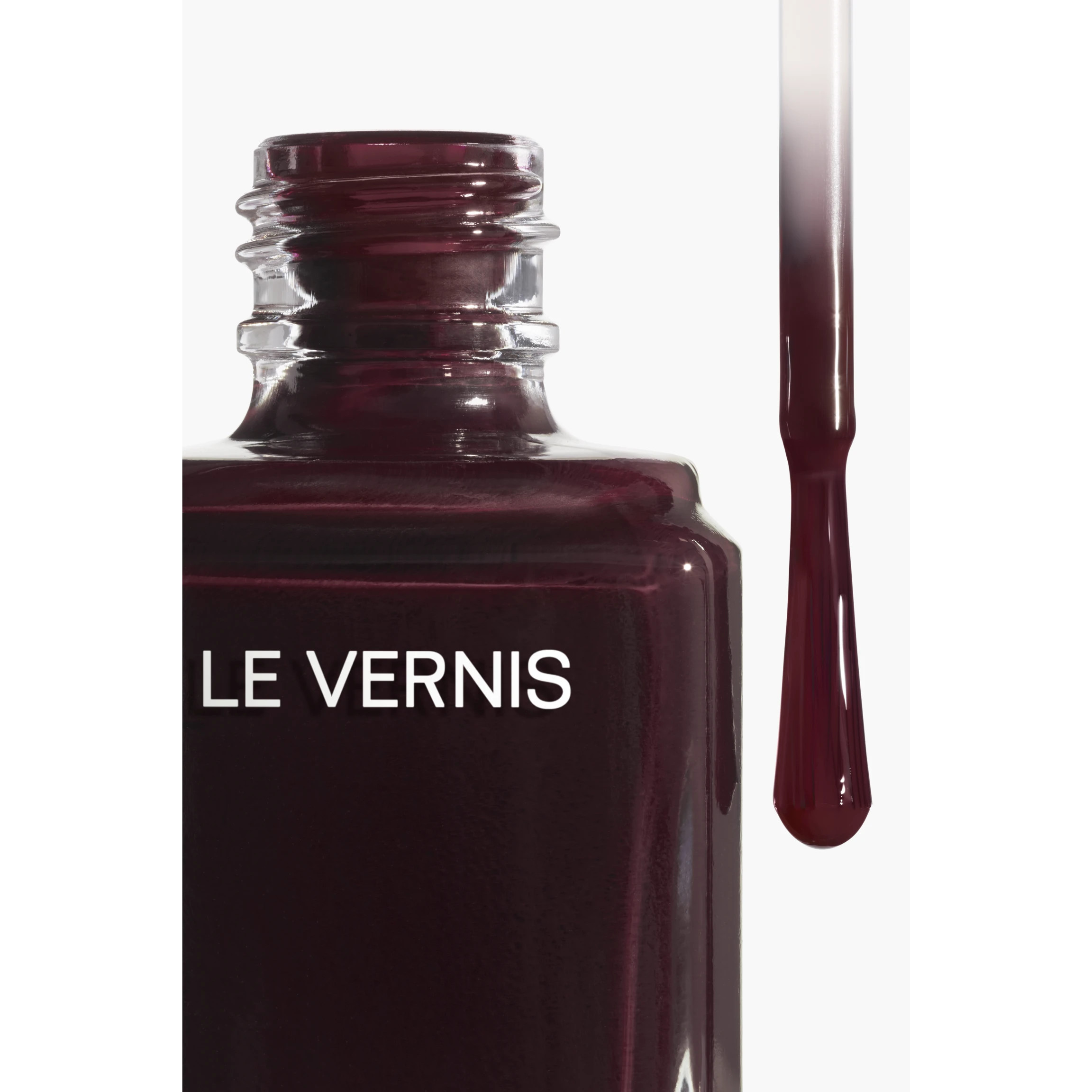 LE VERNIS Longwear nail colour 155 - Rouge noir | CHANEL | Chanel, Inc. (US)