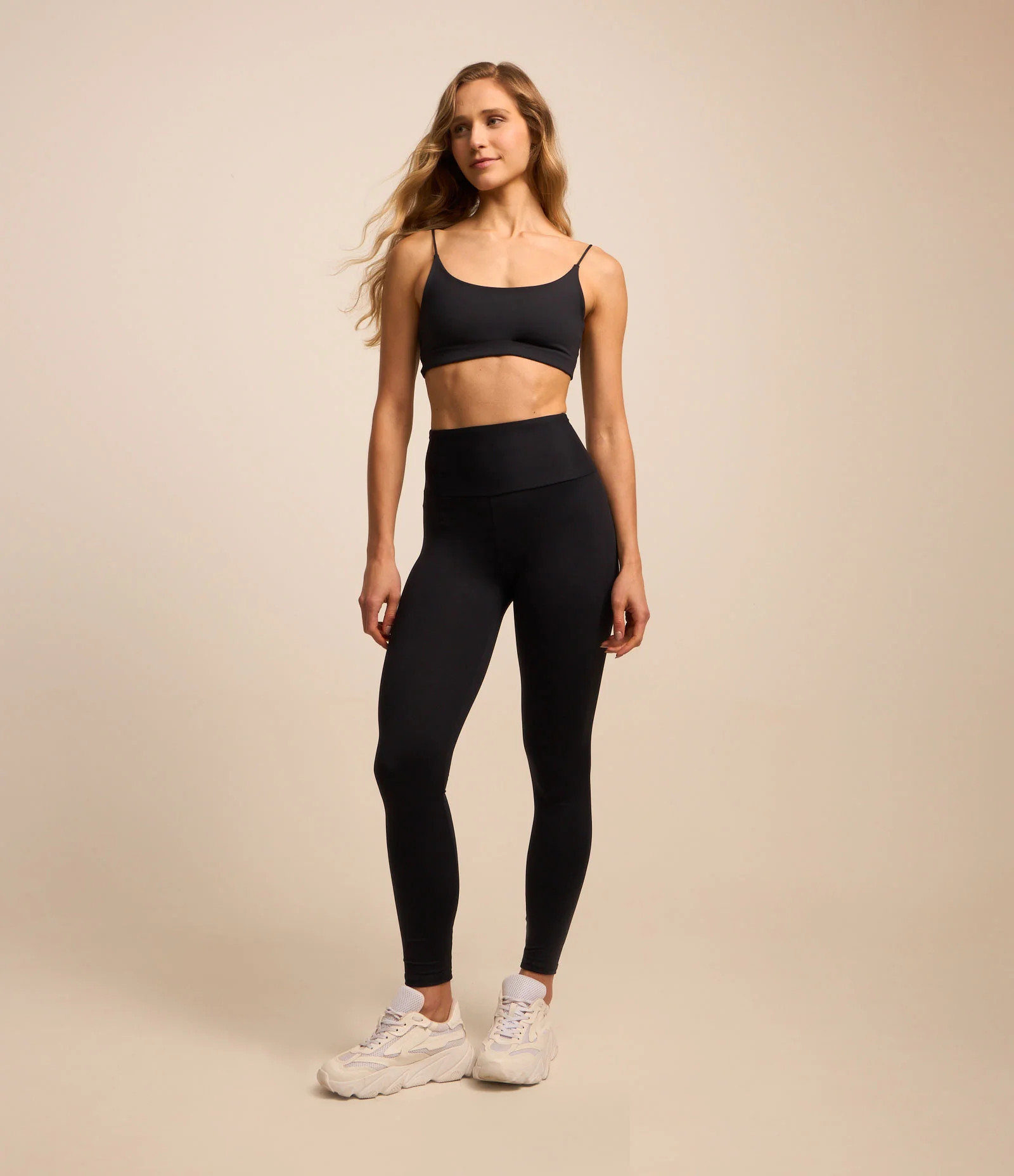 Calça Legging Esportiva em Poliamida com Cós Alto Preto - Lojas Renner | Renner (BR)