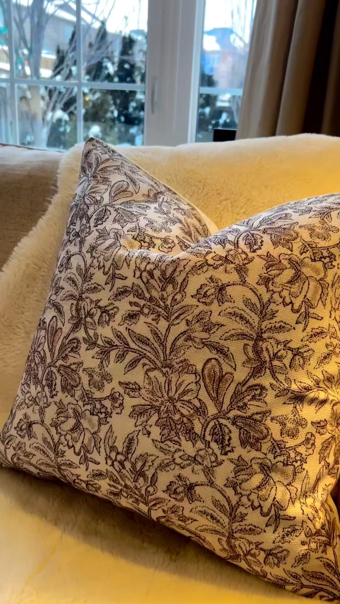 Styled my family room for early Spring with hints of Valentine’s! 💖🌸

#LTKcanada

#LTKSeasonal #LTKHome #LTKValentine