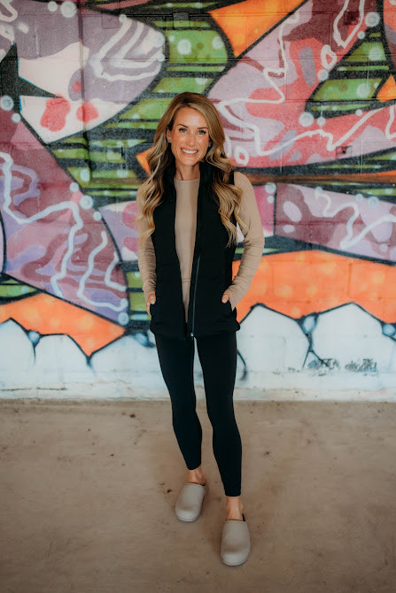 Fall outfits

fall fashion  casual outfit  sweater  fall trends  vest  lululemon fashion  sweatshirt  fall transitional outfits  activewear  athlesiure  cozy outfits  belt bag

#LTKActive #LTKSeasonal #LTKStyleTip