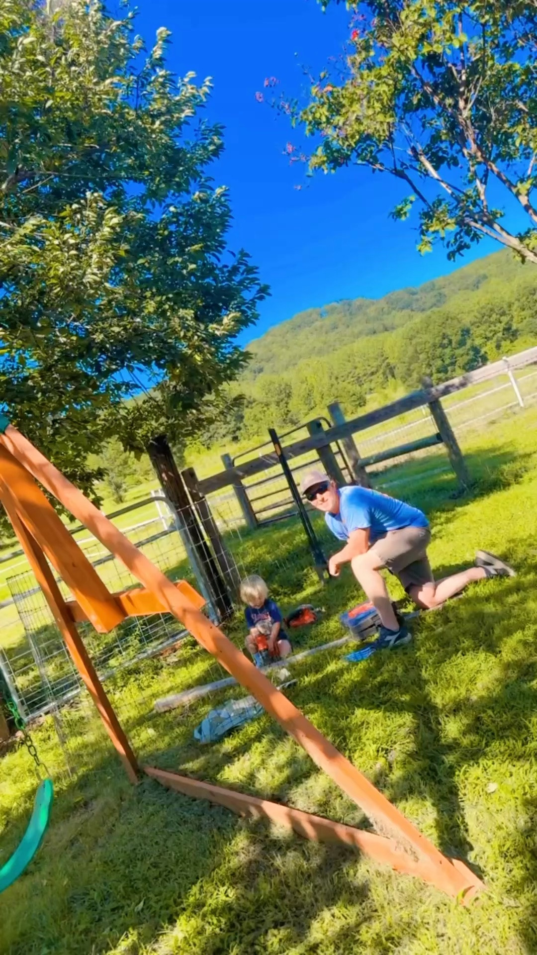 And just like that… it’s all done!!! ✔️🥳🤩 Daddy had some helpers 😉 finish the job after they woke up from naps!! 💤