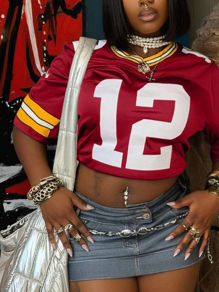 INAWLY Plus Size Contrast Stripe & Numeral Print Cropped T-Shirt | SHEIN