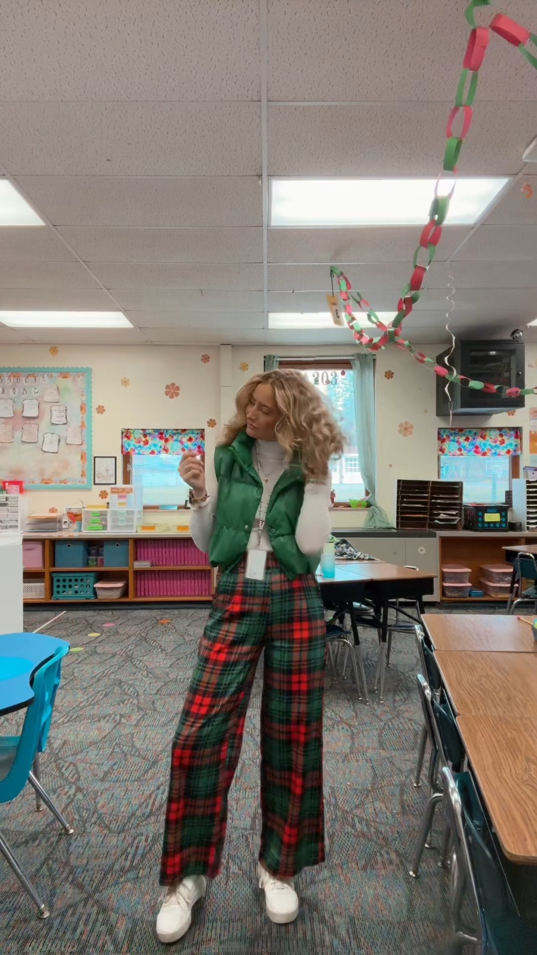 One of my favorite red and green Christmas combos! 

#LTKHoliday #LTKWorkwear #LTKSeasonal