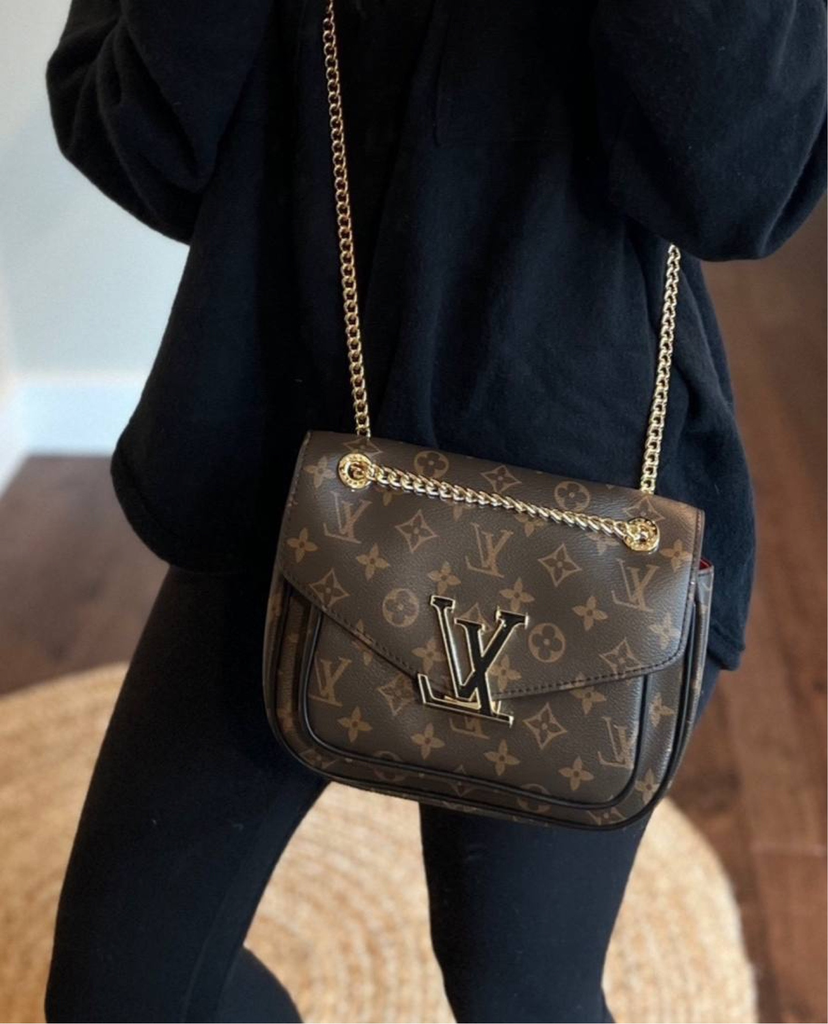 LOUIS VUITTON PASSY BAG UNBOXING & REVIEW + WHAT'S IN MY PURSE