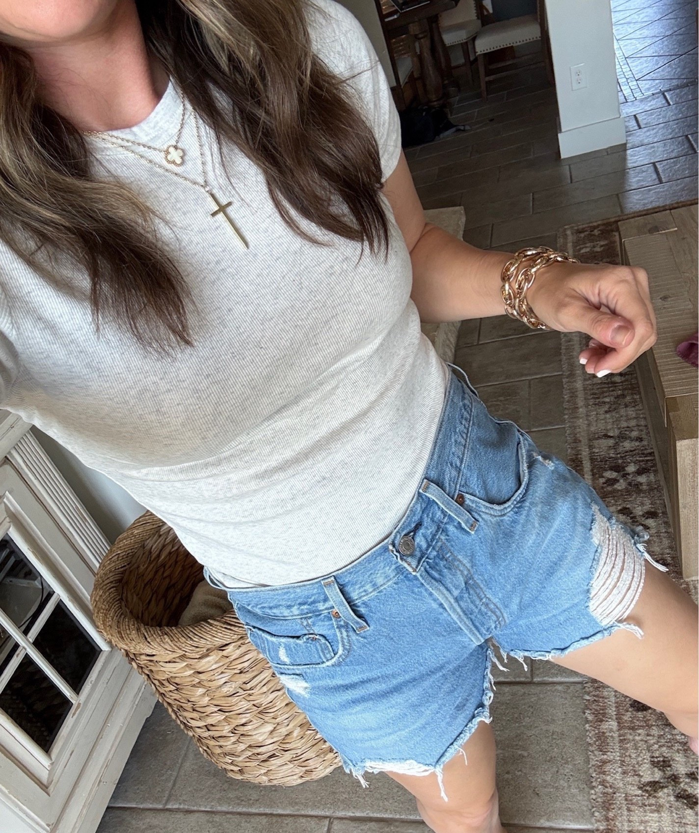 I never expected to see Levi’s marked down to $39 🙌🏼 Grab them while you can! Size up

#LTKSaleAlert #LTKootd #LTKmomlife