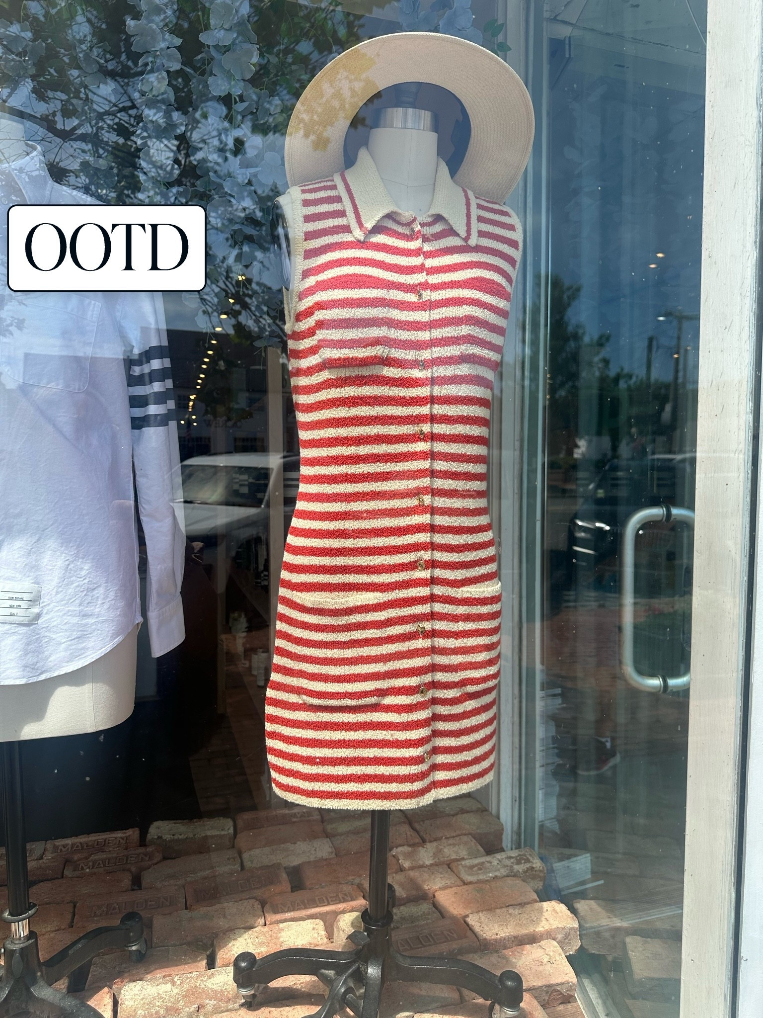 A cotton blend Boucle dress for summer. Also comes in black. Seen while window shopping in Southampton. A reverse google image indicates it’s an Altuzarra.

#LTKSeasonal