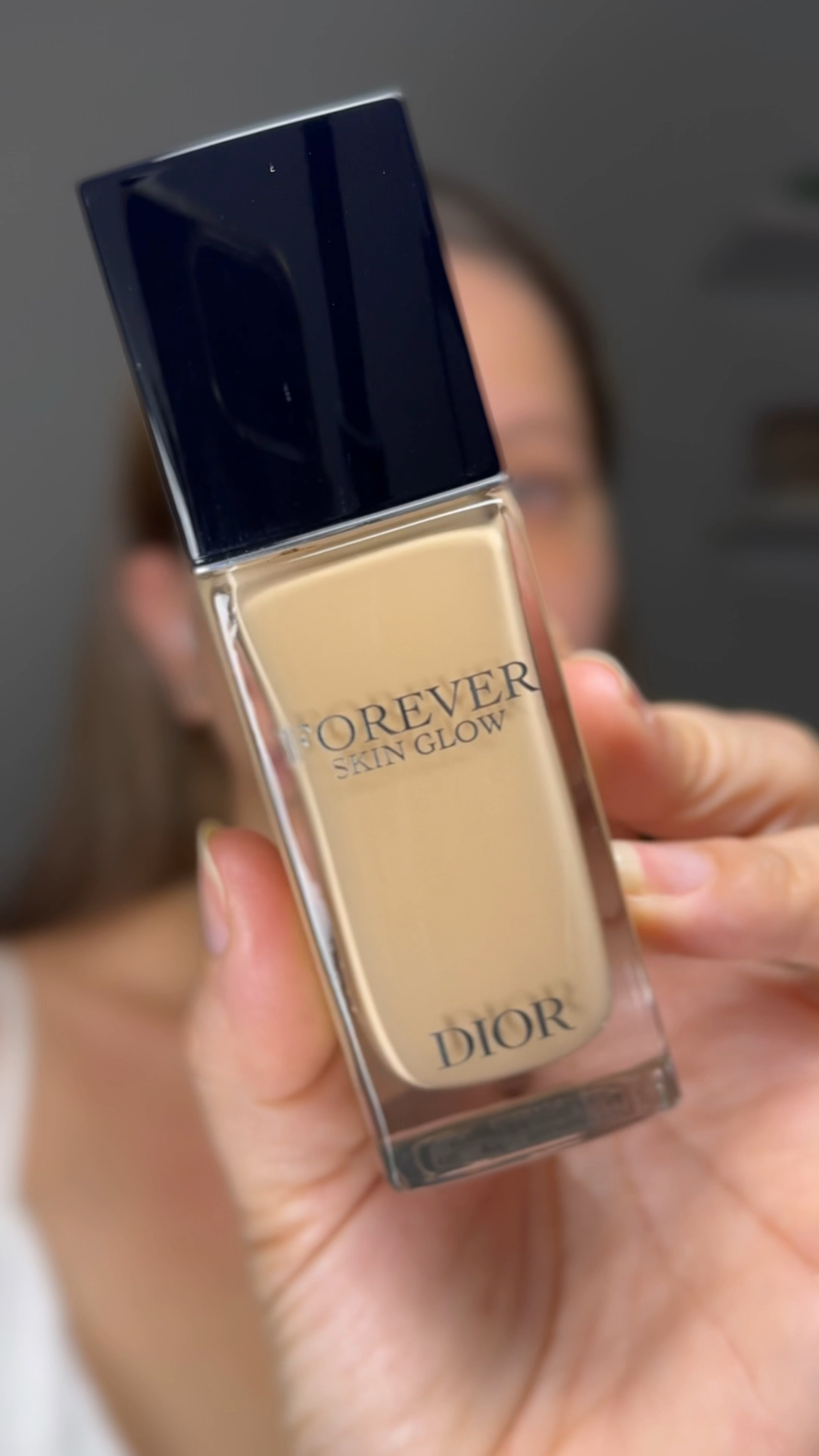 A Base Forever Skin Glow da Dior possui uma cobertura de leve a média com acabamento luminoso e textura muito leve. Ela a minha base favorita do momento. 🖤

#LTKpromo #LTKbrasil #LTKbeleza