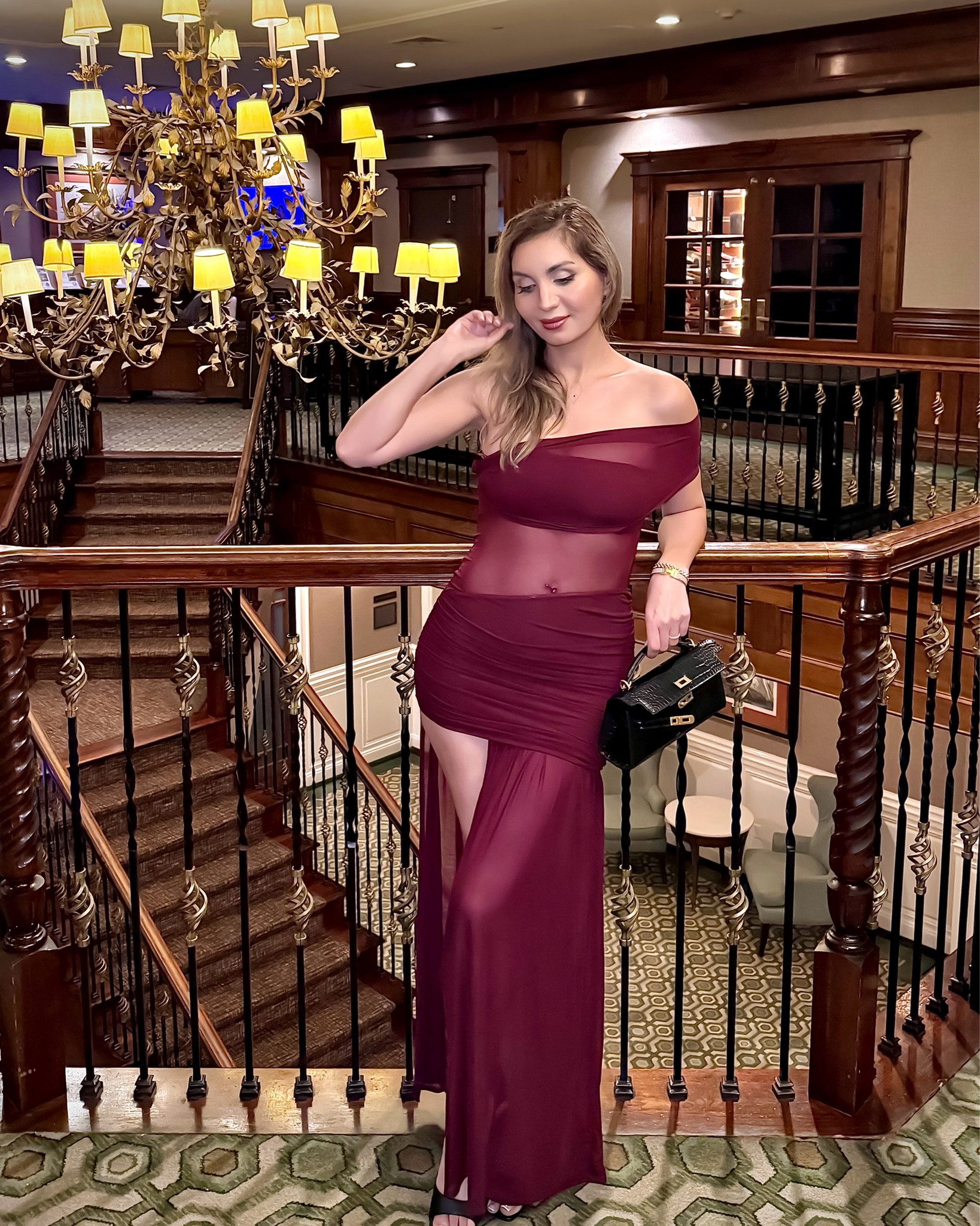 A little burgundy, a little gold, and an unforgettable evening. ♥️

#QuietLuxury #OldMoneyStyle #TimelessWardrobe #ElegantOutfits #burgundydress