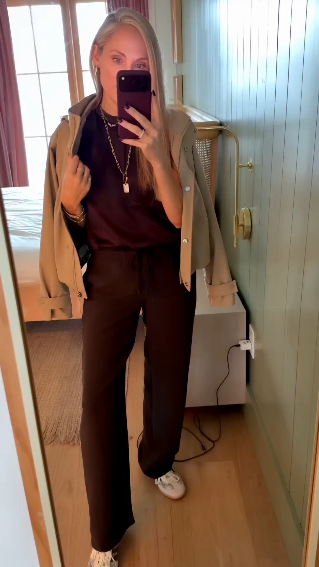 Elevated Travel outfit 🤎 I’m
In love with these Aritzia non wrinkle pants!  (Tts wearing small)