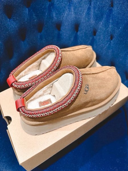 Ugg tazz slippers! I am a 7.5 with a slim foot and needed an 8 in these even though I do a 7 in the ultra mini boots



#LTKSeasonal #LTKfindsunder100 #LTKshoecrush