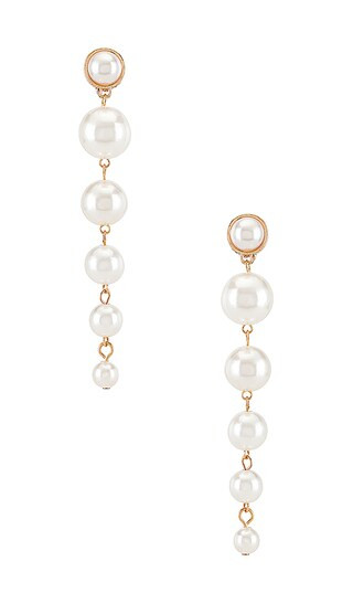SHASHI Pearl Drop Earrings in Metallic Gold. | Revolve Clothing (Global)