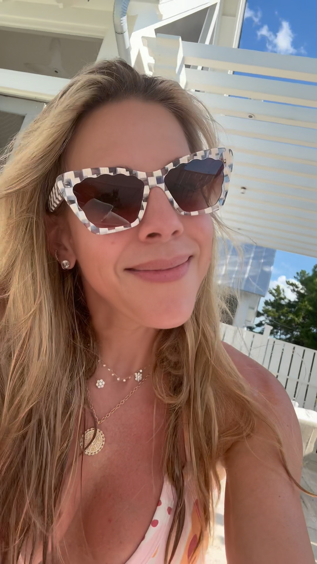 New krewe checkered sunglasses. Also if you’re looking for a pool float pump, look no further. I found the cutest one. 

#LTKSeasonal #LTKFindsUnder50 #LTKSwim