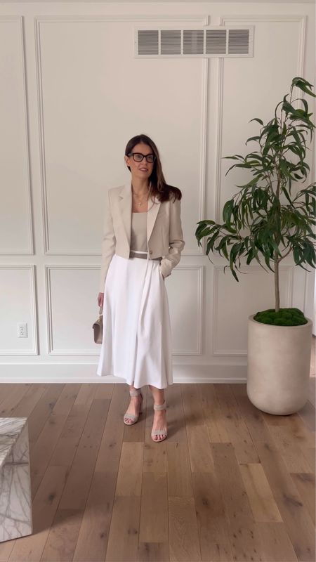 Aritzia | High Waisted Midi Skirt

High waisted skirt with pleated front and pockets. 

Easter dress. Easter outfit. Spring outfit. Neutral style. Neutral fashion. Blazer. Dress. Body con. Basics  

#LTKSeasonal #LTKstyletip #LTKVideo