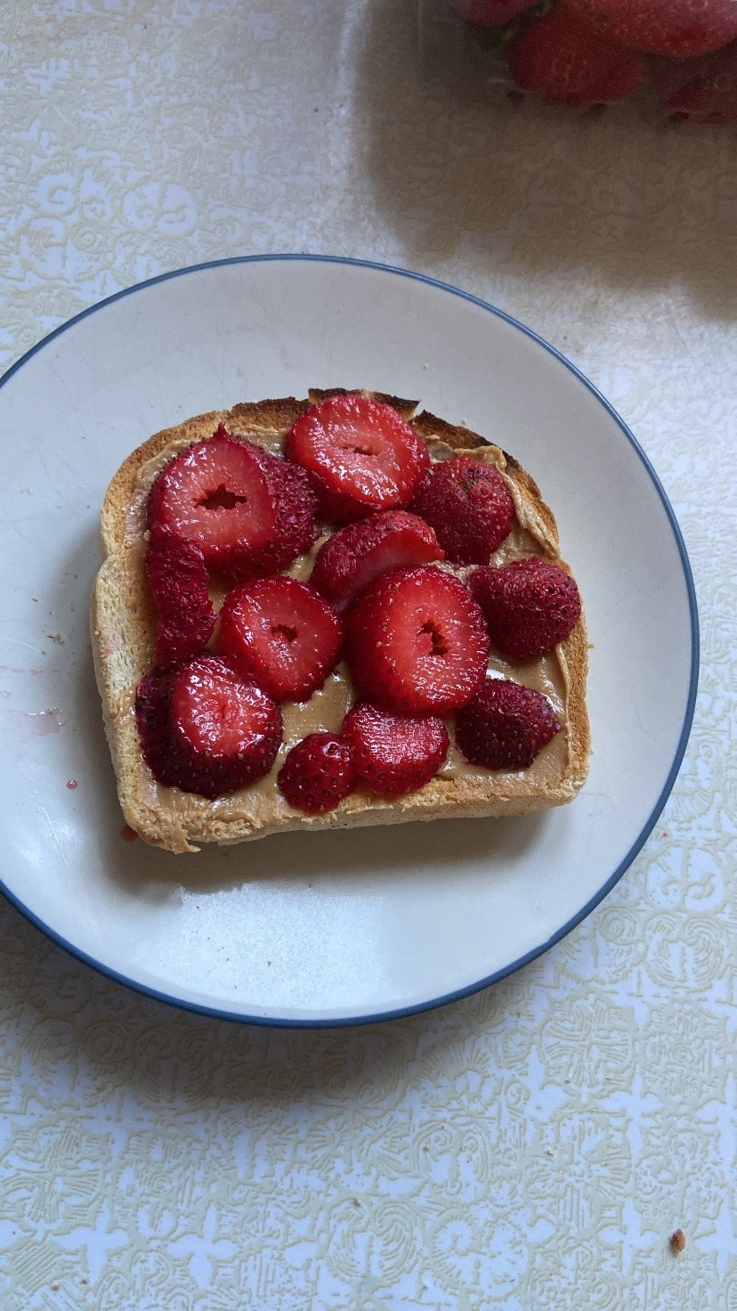 Recipes - strawberry peanut butter toast; I love the sweet and savoriness of this breakfast 


 #breakfast #easybreakfast 

#LTKHome #LTKKids #LTKFamily