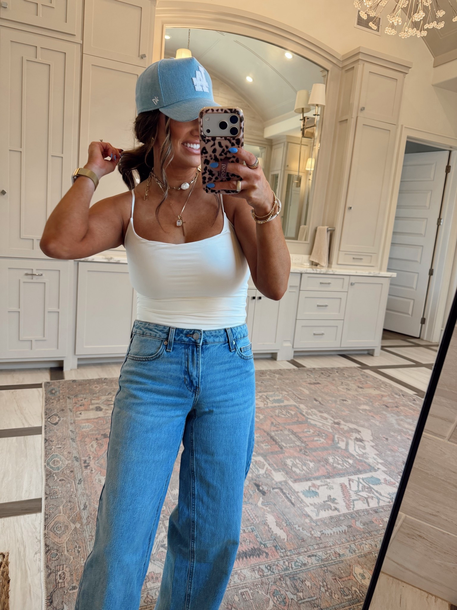 The perfect everyday mom look! 
Size medium 
Jeans size 2 

#LTKmomlife #LTKdayinmylife #LTKootd