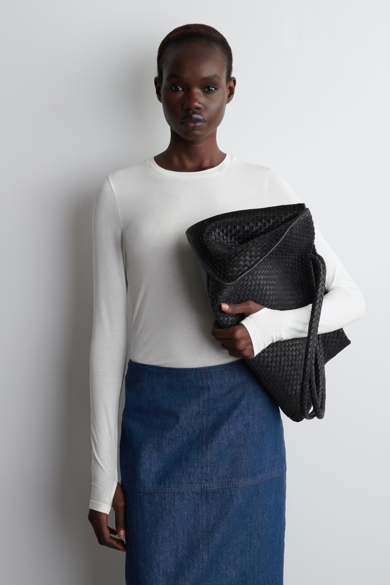 SLIM LIGHTWEIGHT LONG-SLEEVED TOP - WHITE | COS GB | COS UK