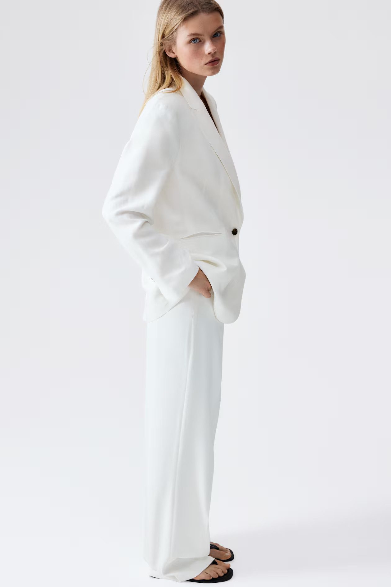 Linen-blend blazer | H&M (UK, MY, IN, SG, PH, TW, HK)