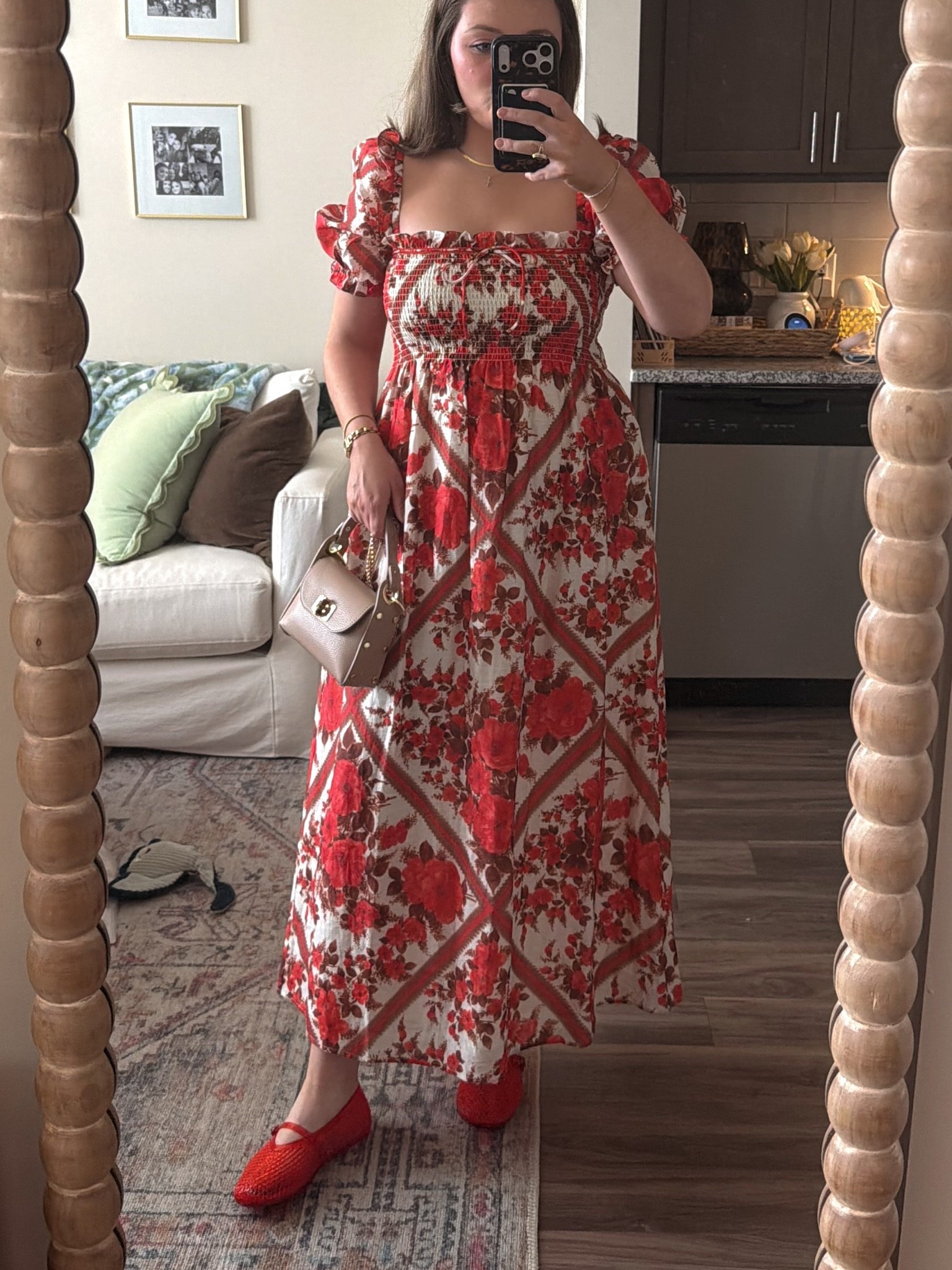 Mary’s Bday OOTN!! Shoutout Colls for letting me borrow this gorgeous Hill House dress to match my new jellies🍒♥️🎂🌹🍓 (I ordered my shoes straight from the Intentionally Blank website!) Hill House, Spring outfit, Spring/summer dresses

#LTKootd