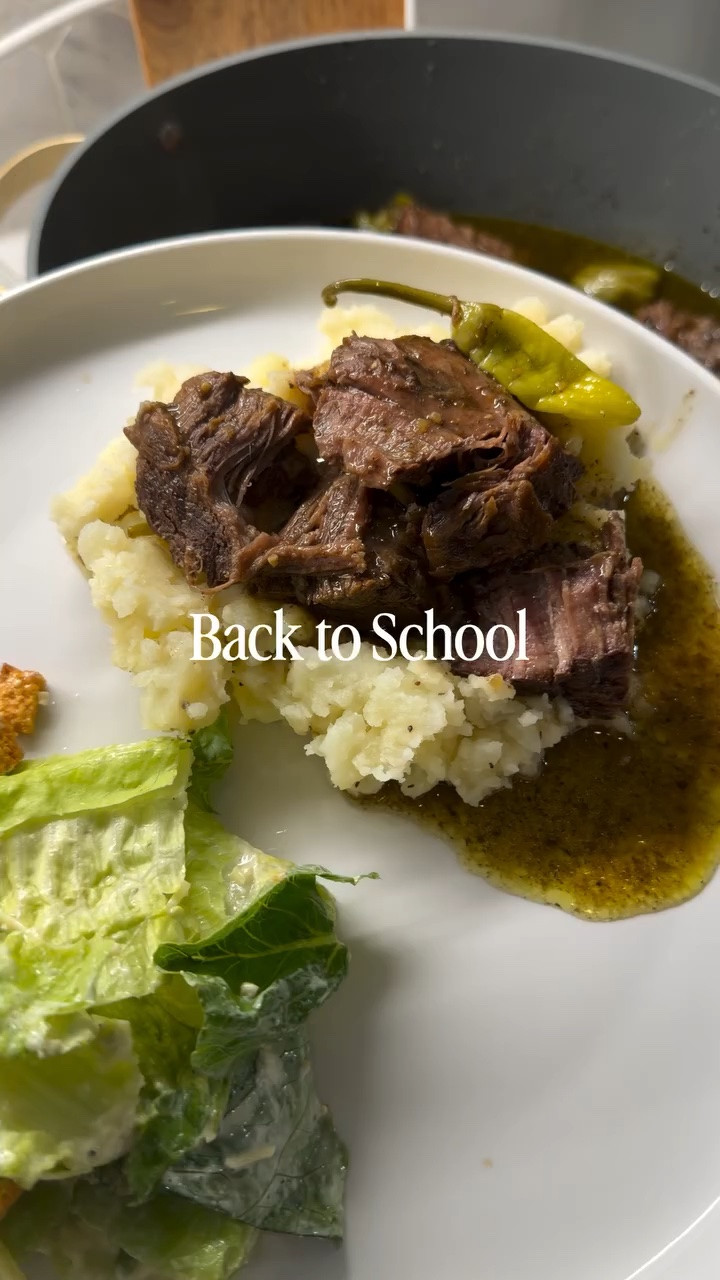 Episode 3 of my back to school crockpot series is here! This one is so easy and so flavorful! 

Ingredients:
- 3-4 lbs of chuck roast
- 1 packet of as Ju (I used @kindersflavors)
- 1 packet of ranch mix (I used @primalpalate)
- 1/4 cup of pepperocini’s (eye ball)
- about 8-12 pepperocini’s 
- 1 stick of butter

Cook on low for 8 hours or high for 5-6 hours and enjoy! 

#adaydreamblog #cookingathome #crockpot #simplemealideas #stew Mississippi roast yummy