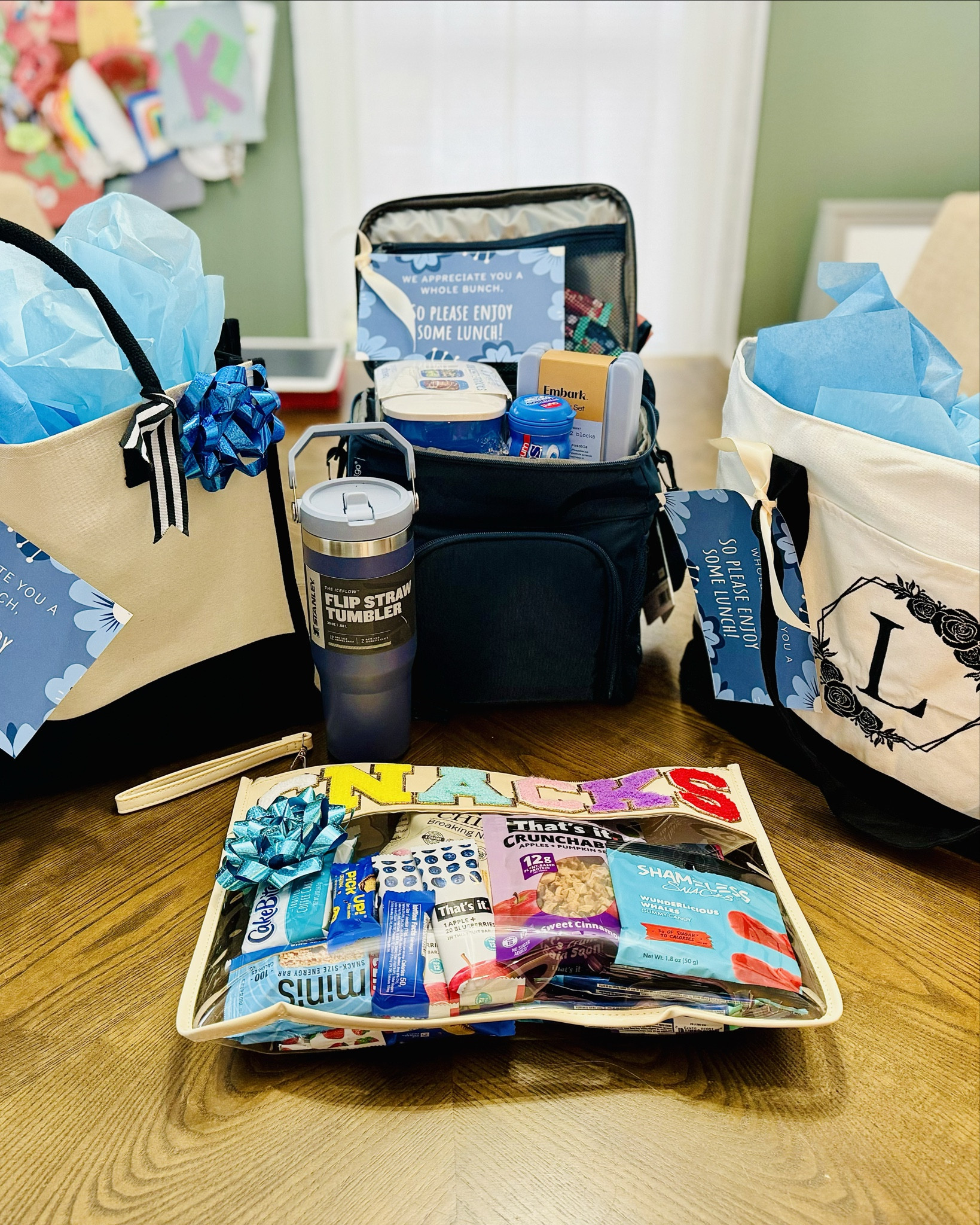 Last Day of Teacher Appreciation Week- we ended with BLUE.
•
We appreciate you a whole BUNCH, so please enjoy some LUNCH.
•
•
#teacher #teacherappreciation #blue #colorsoftherainbow #giftguide

#LTKGiftGuide #LTKFindsUnder100 #LTKTravel