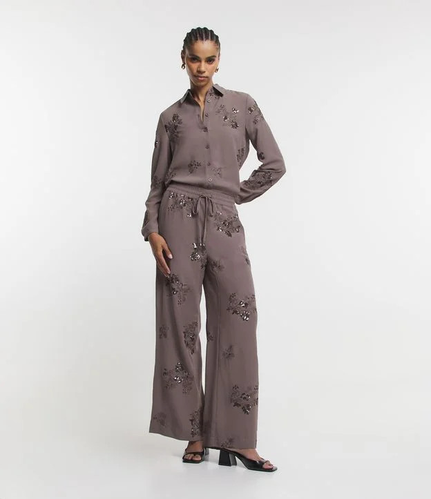 Calça Wide Leg com Amarração no Cós e Bordado Folhagens com Paetê Marrom | Renner (BR)