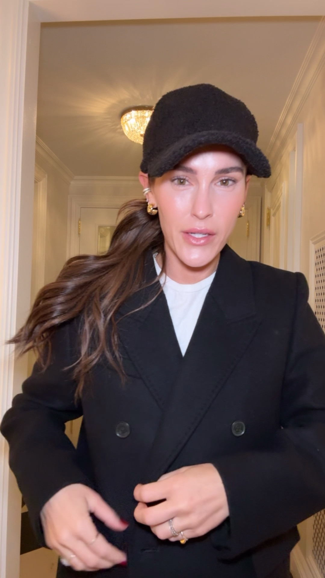 Today’s winter outfit walking around New York! My wool coat is on sale for $300! Wearing a small!


#LTKootd