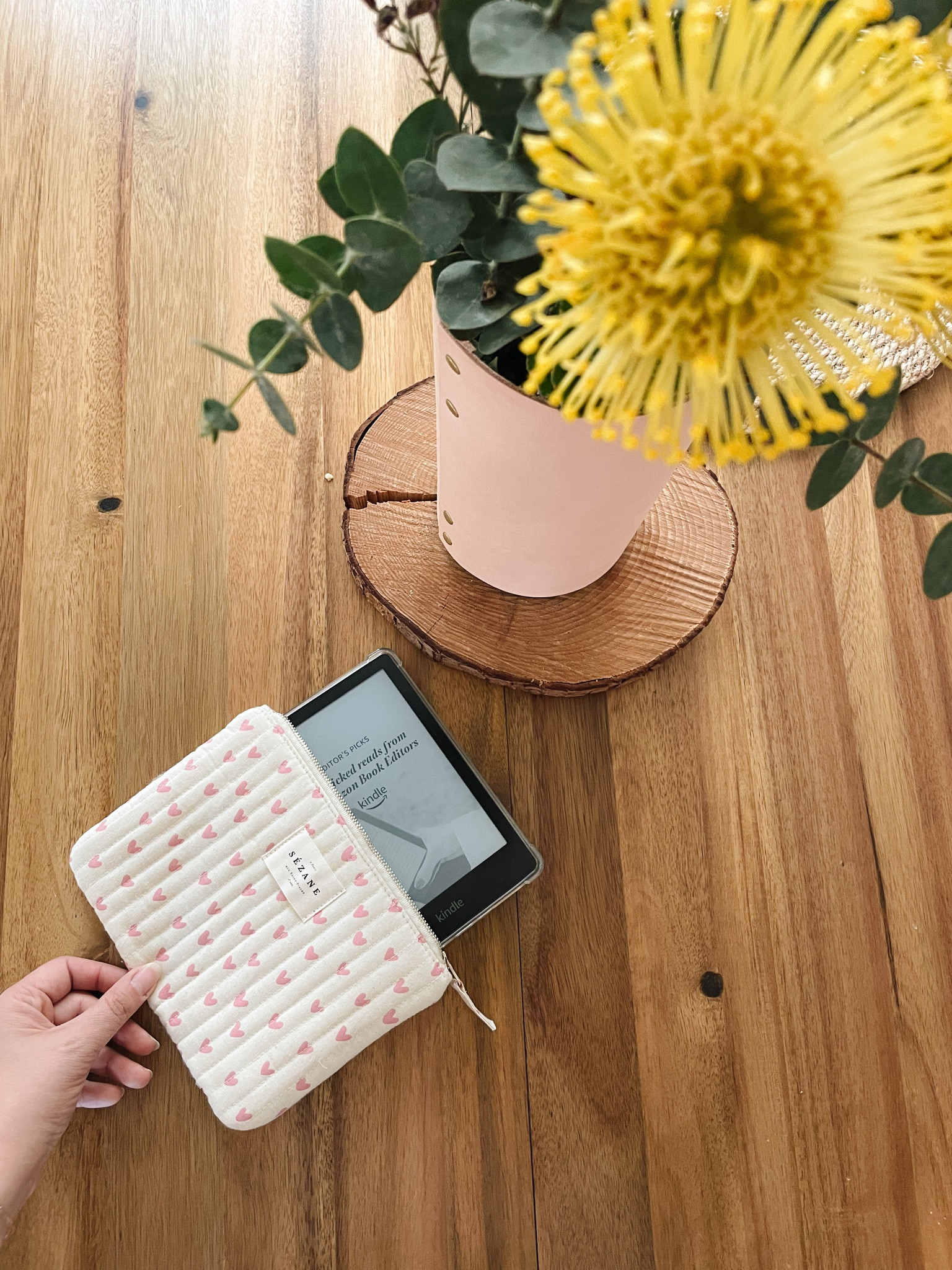 The perfect pouch for my kindle reading adventures 🫶🏼

#LTKitbag #LTKGiftGuide #LTKU